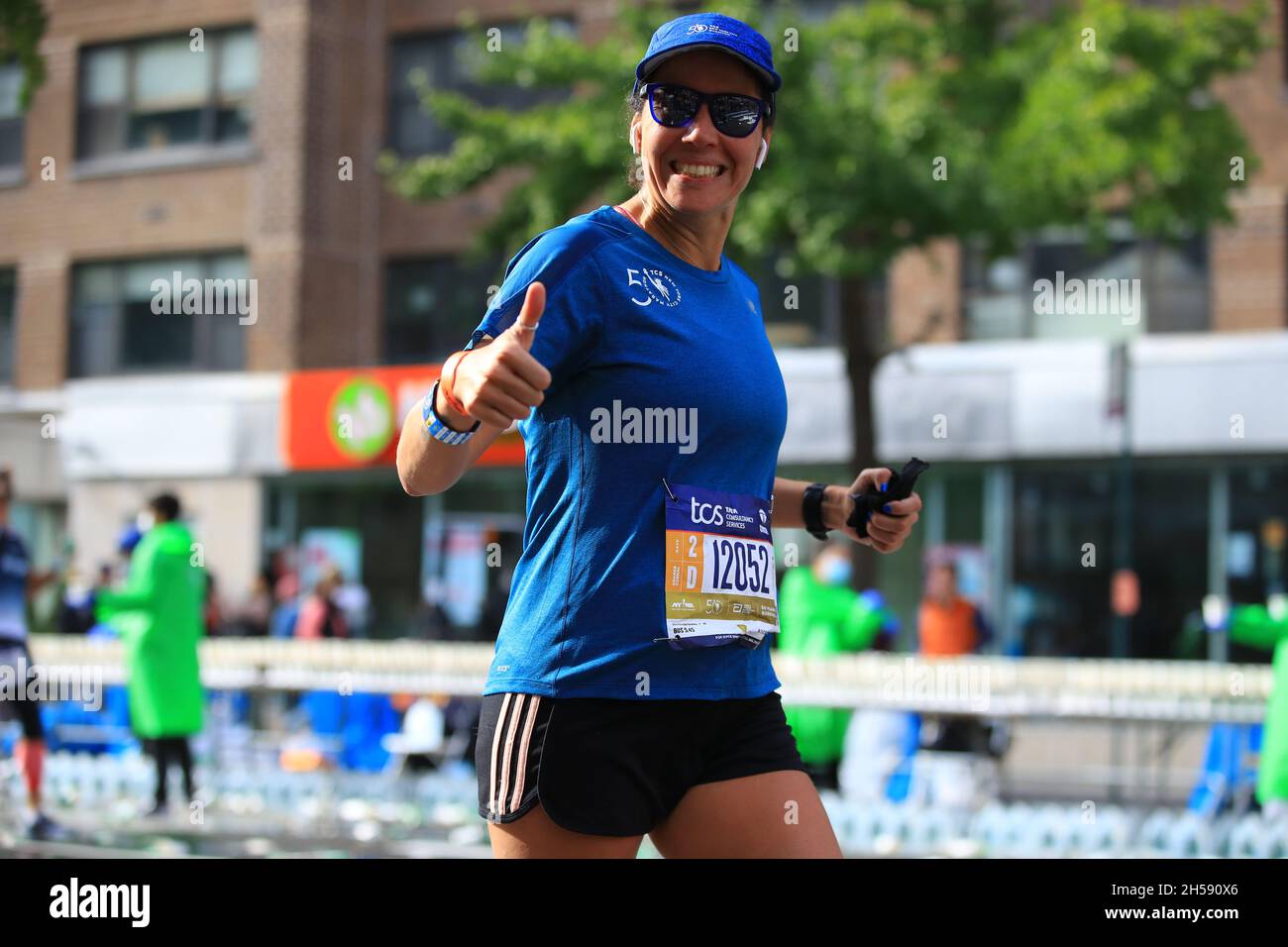 New York, N.Y/USA 7th Nov. 2021 A runner gives a thumbs up on First