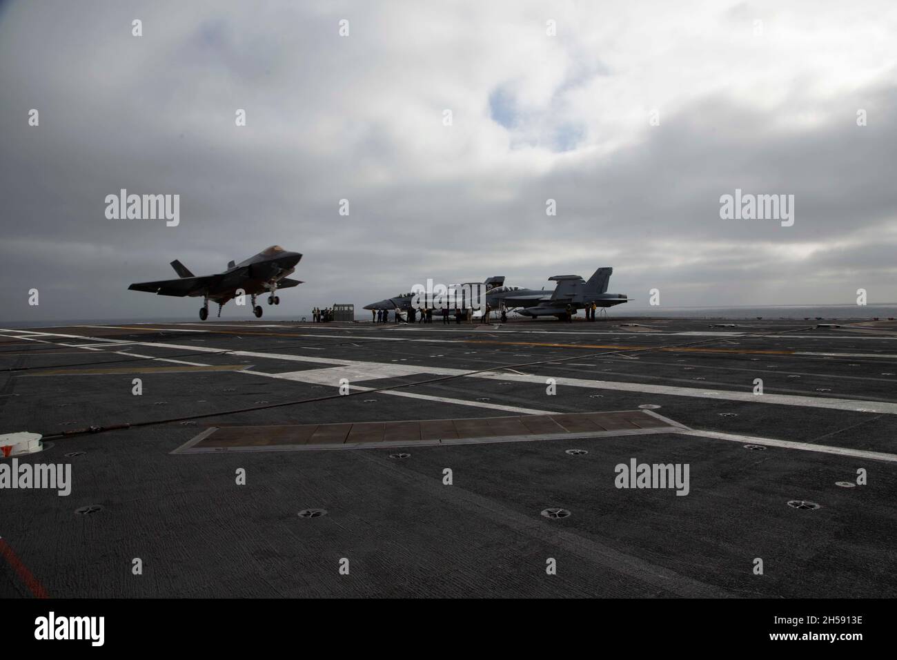 PACIFIC OCEAN (Nov. 5, 2021) An F-35C Lightning II, assigned to Marine Wing Fighter Attack Squadron (VMFA) 314, lands aboard the aircraft carrier USS Abraham Lincoln (CVN 72).  Abraham Lincoln is underway conducting routine operations in the U.S. 3rd Fleet. (U.S. Marine Corps photo by 1stLt. Charles Allen/Released) Stock Photo