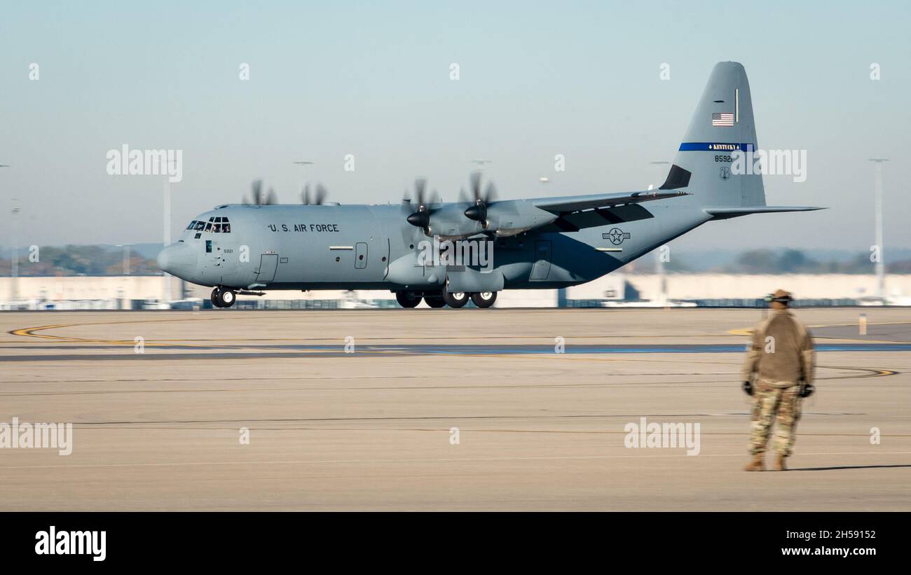 One of two new C-130J Super Hercules aircraft arrives at the Kentucky Air National Guard Base in Louisville, Ky., Nov. 6, 2021, ushering in a new era of aviation for the 123rd Airlift Wing. The state-of-the-art transports are among eight the wing will receive over the next 11 months to replace eight aging C-130 H-model aircraft, which were built in 1992 and have seen duty all over the world. (U.S. Air National Guard photo by Dale Greer) Stock Photo