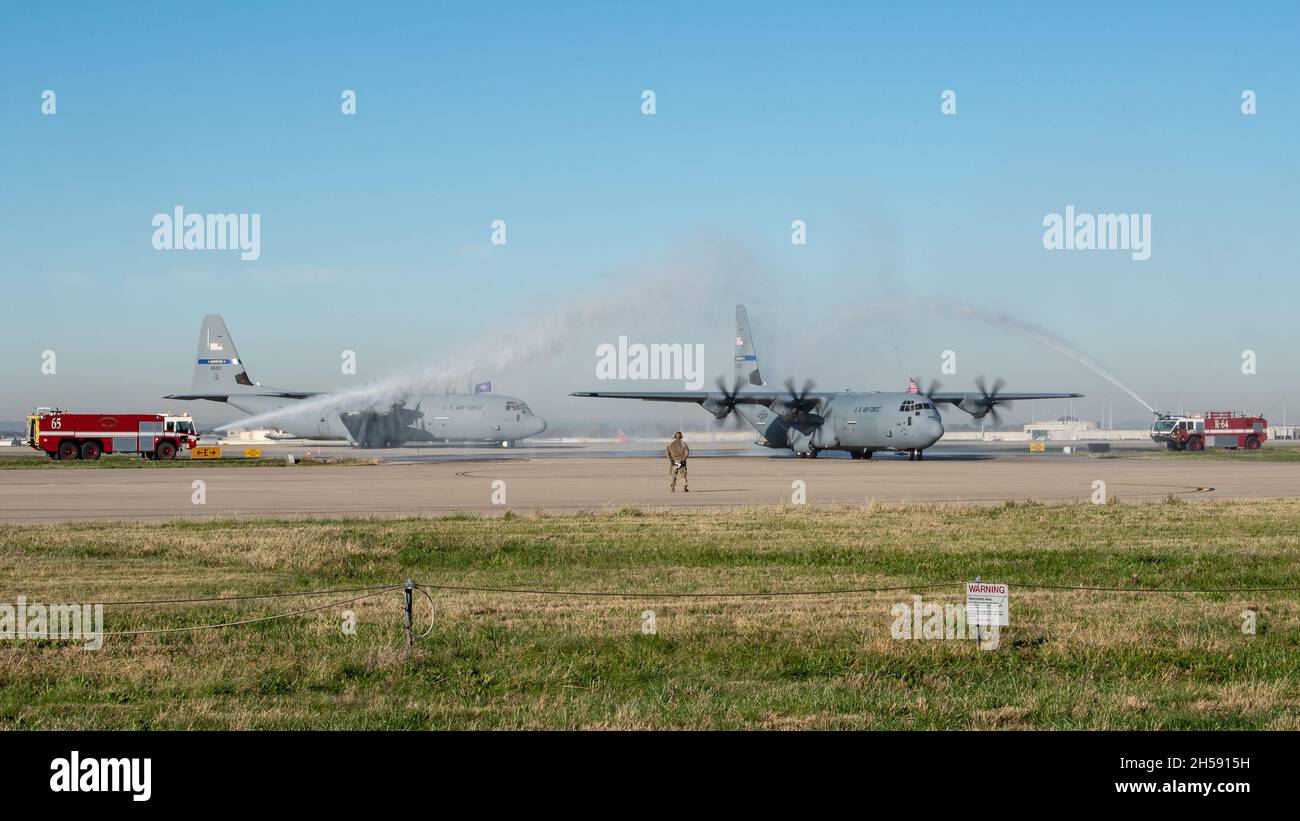 Two new C-130J Super Hercules aircraft arrive at the Kentucky Air National Guard Base in Louisville, Ky., Nov. 6, 2021, ushering in a new era of aviation for the 123rd Airlift Wing. The state-of-the-art transports are among eight the wing will receive over the next 11 months to replace eight aging C-130 H-model aircraft, which were built in 1992 and have seen duty all over the world. (U.S. Air National Guard photo by Dale Greer) Stock Photo