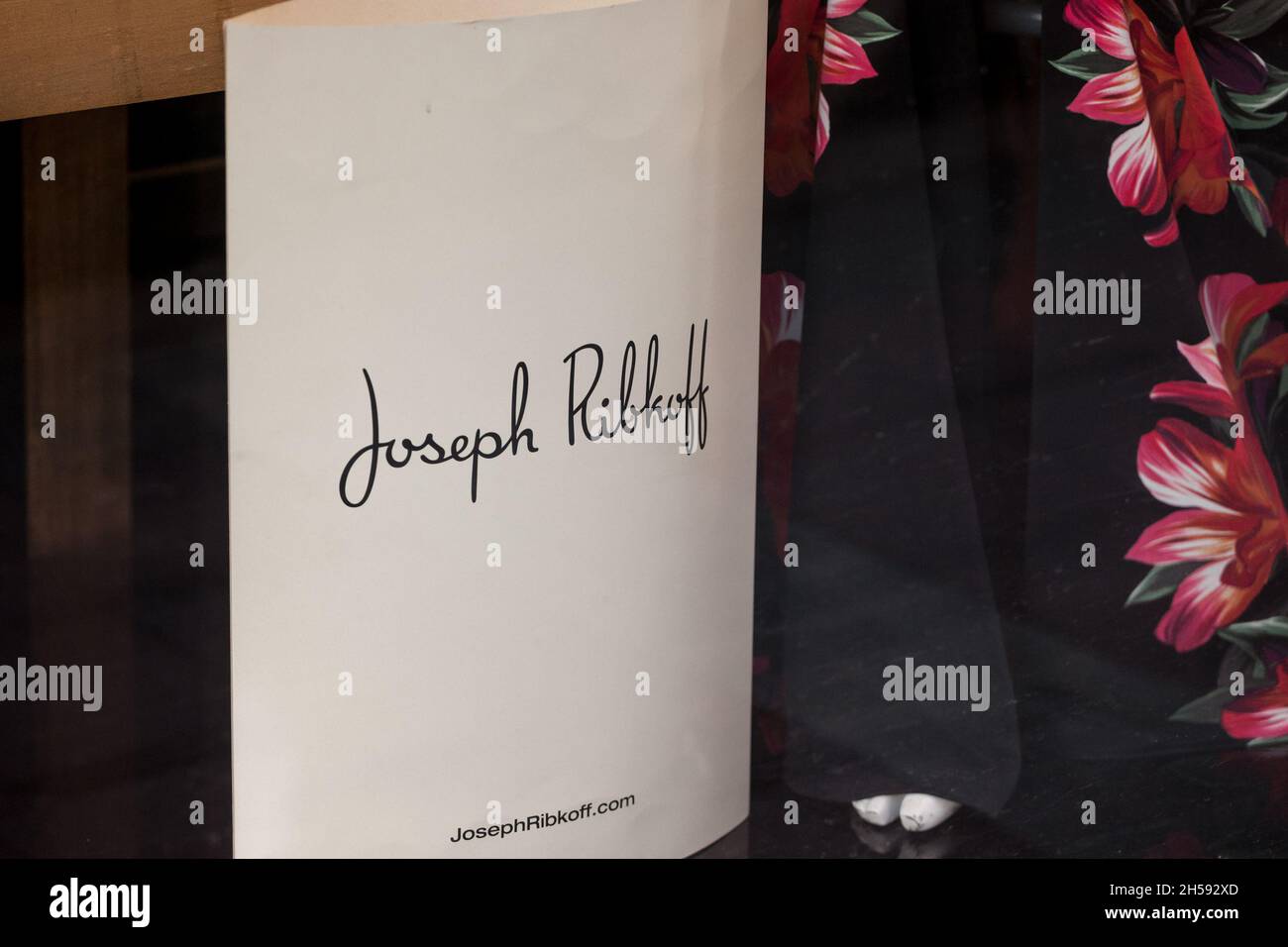 Joseph ribkoff sign hi-res stock photography and images - Alamy
