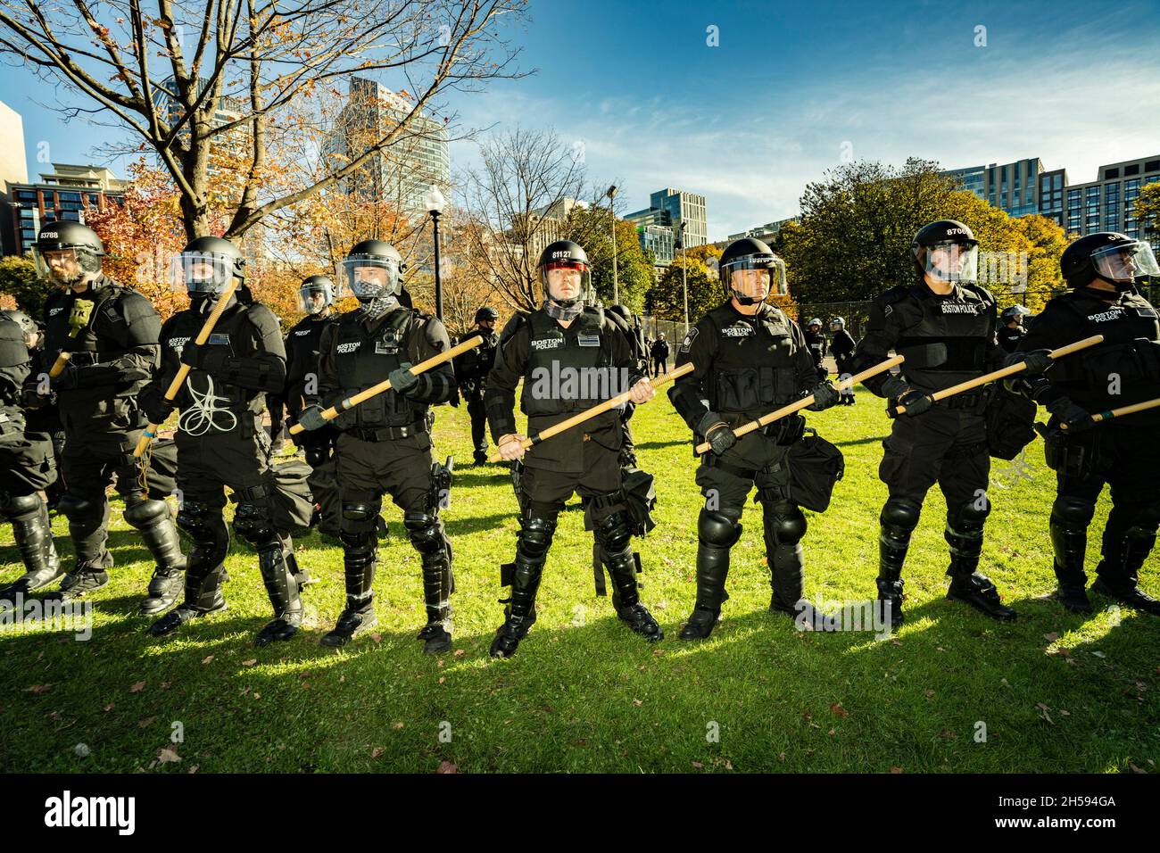November 7, 2021, Boston Common, Boston, Massachusetts, MA, USA: Boston Police stands on guard during Rise Against Tyranny rally organized by Super Happy Fun America,' which describes itself as a 'right of center civil rights organization' on Boston Common. Credit: Keiko Hiromi/AFLO/Alamy Live News Stock Photo