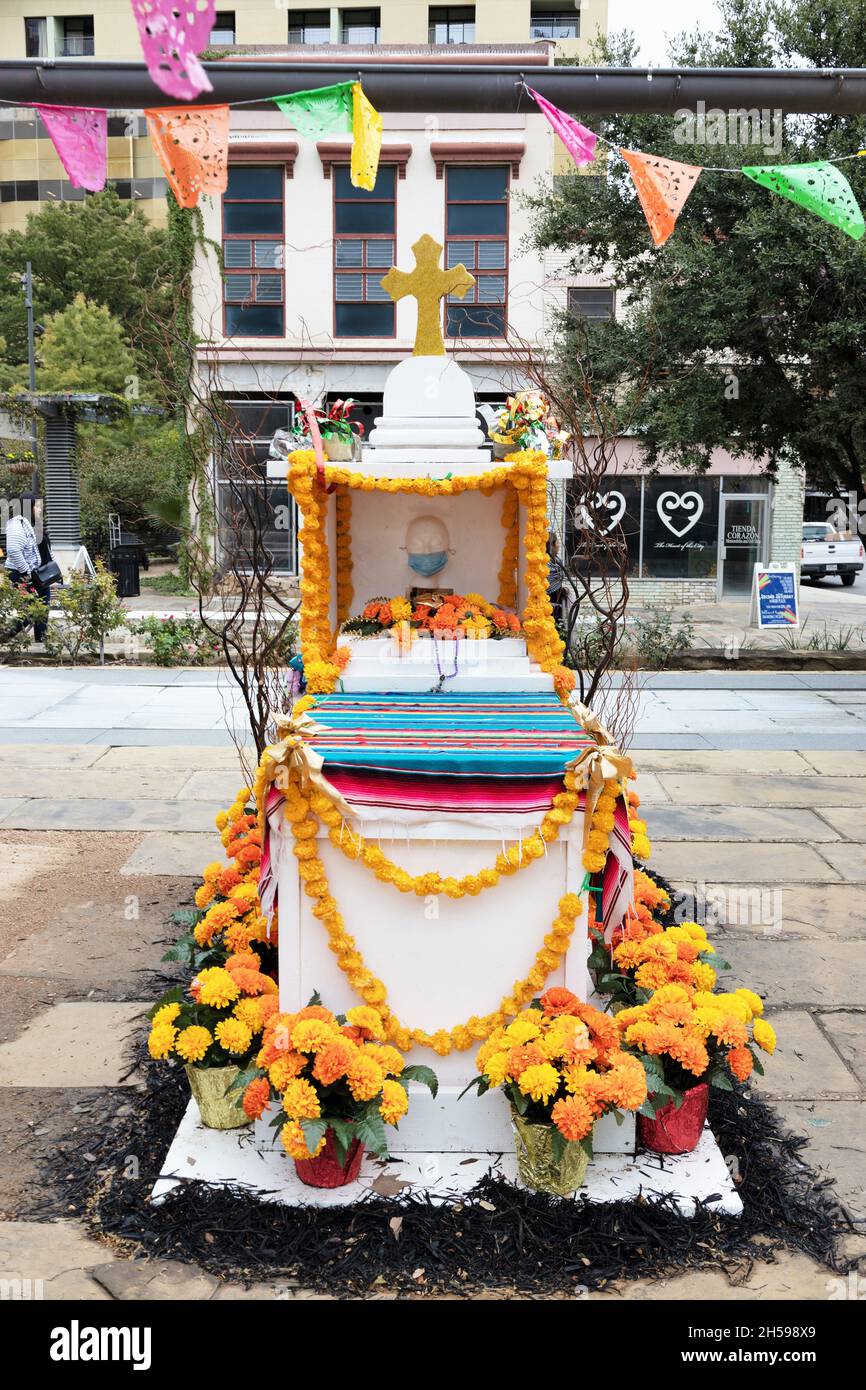 A dia de los muertos altar honoring victims of Covid-19, by Henry de Leon, at San Fernando Cathedral in San Antonio, Texas. Stock Photo