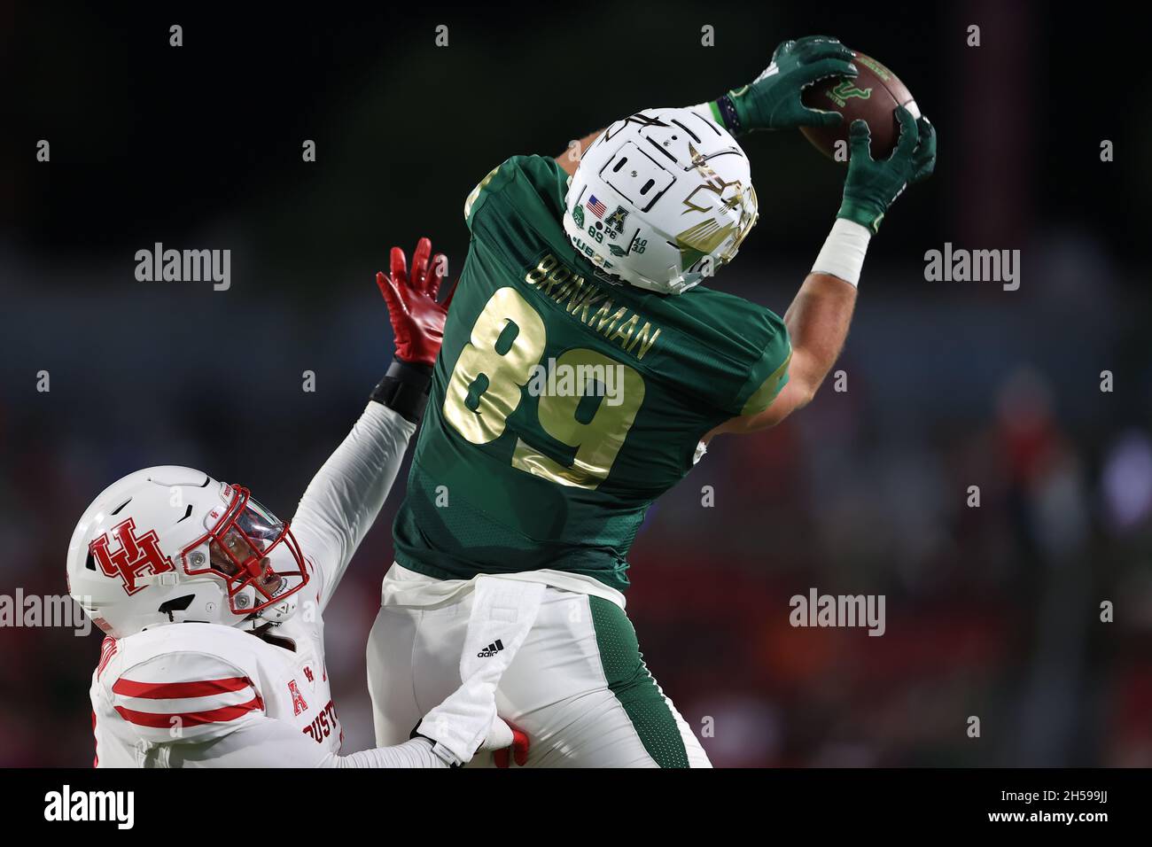 Tampa, FL, USA. 6th Nov, 2021. South Florida Bulls tight end Mitchell Brinkman (89) catches a touchdown pass over a defender during the game between the Houston Cougars and the South Florida Bulls at Raymond James Stadium in Tampa, FL. (Photo by Peter Joneleit). Credit: csm/Alamy Live News Stock Photo