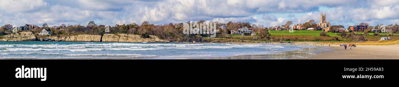 Scenic view of the seashore and residential area in Middleton, Rhode Island, from Second Beach Park Stock Photo