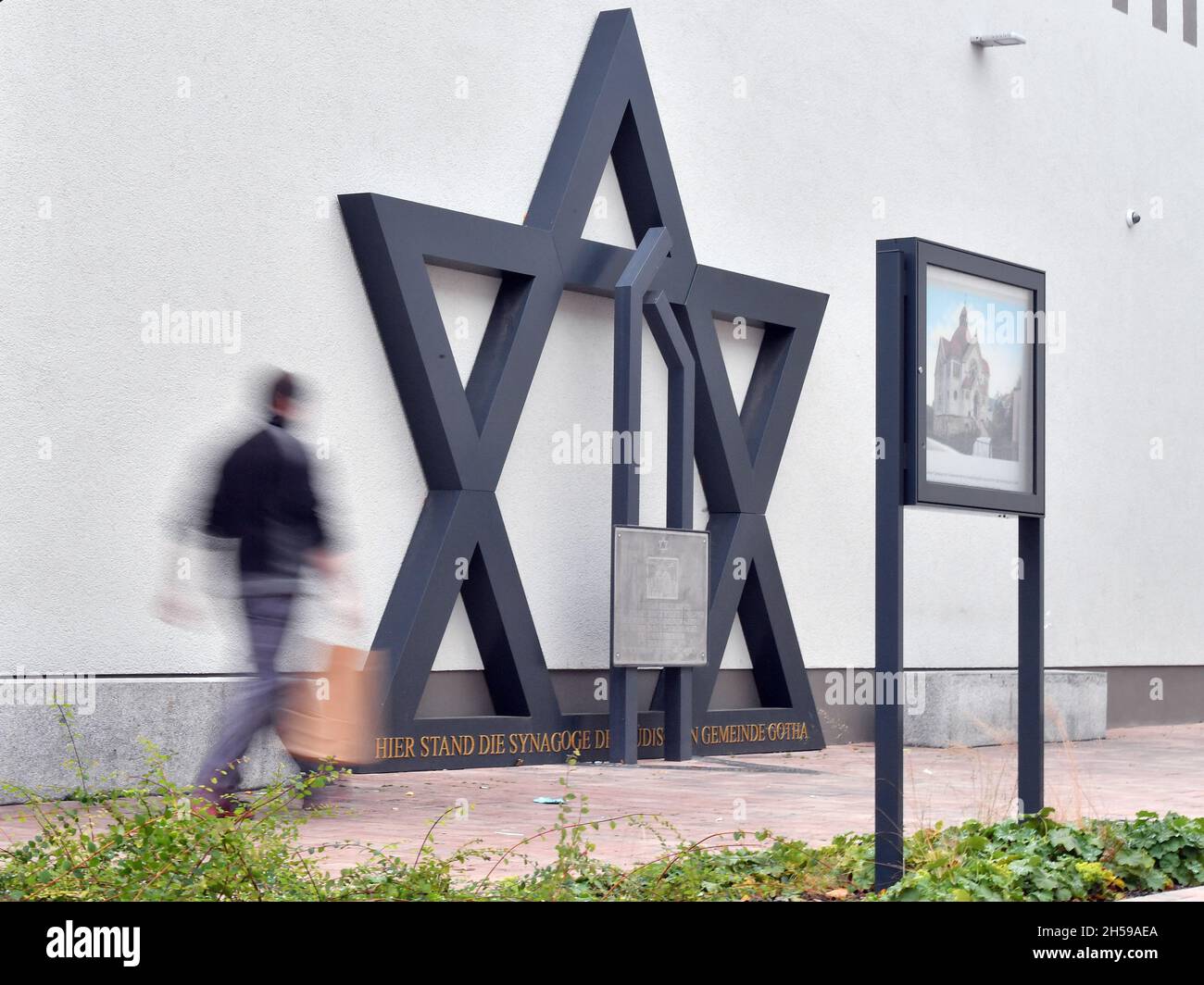 Gotha, Germany. 05th Nov, 2021. "Here stood the synagogue of the Gotha Jewish Community" is