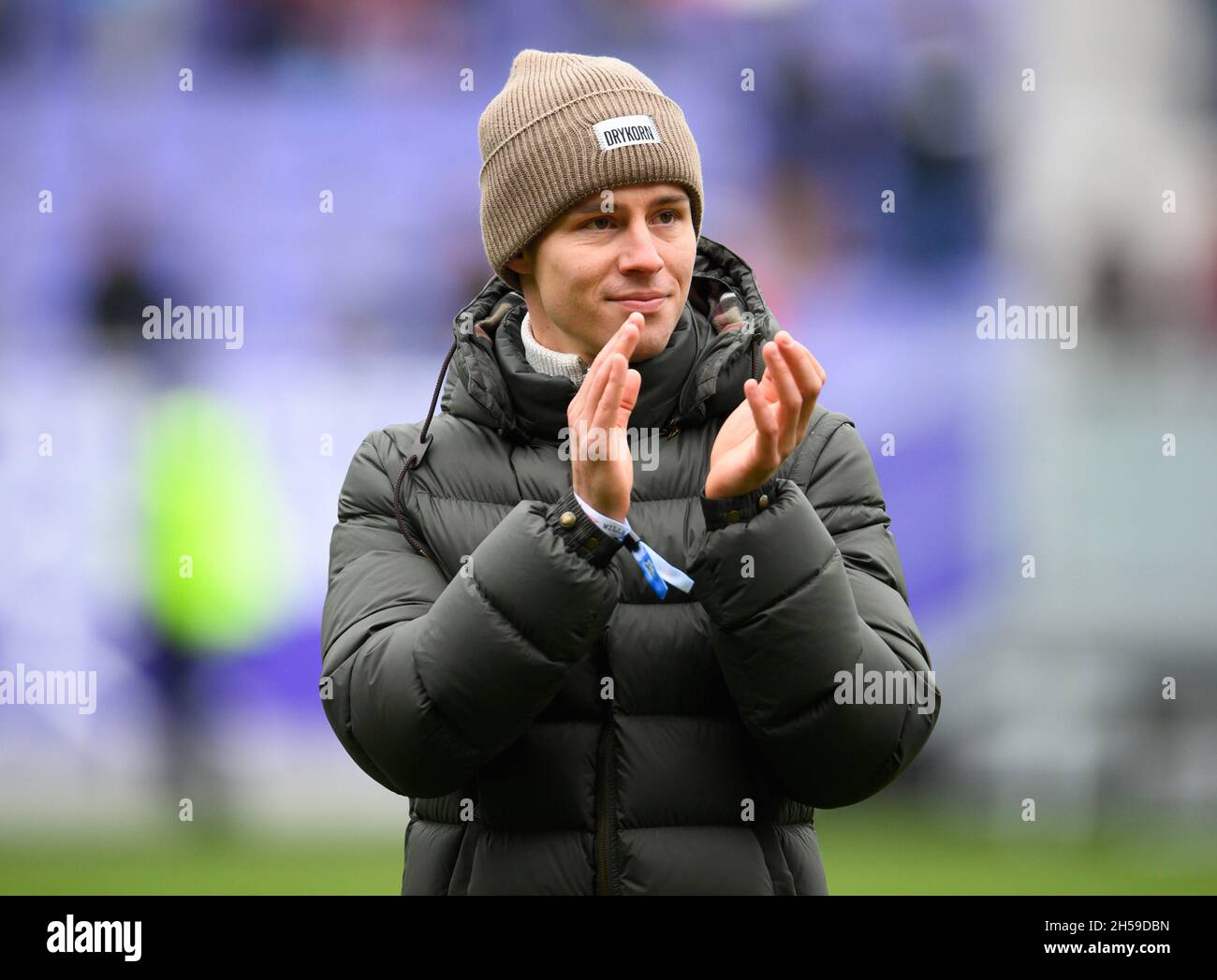 Aue, Germany. 07th Nov, 2021. Football: 2. Bundesliga, Erzgebirge Aue - 1. FC Heidenheim, Matchday 13, Erzgebirgsstadion. Aue player Clemens Fandrich, who was banned for 7 months, is on the field after the win. Credit: Robert Michael/dpa-Zentralbild/dpa - IMPORTANT NOTE: In accordance with the regulations of the DFL Deutsche Fußball Liga and/or the DFB Deutscher Fußball-Bund, it is prohibited to use or have used photographs taken in the stadium and/or of the match in the form of sequence pictures and/or video-like photo series./dpa/Alamy Live News Stock Photo