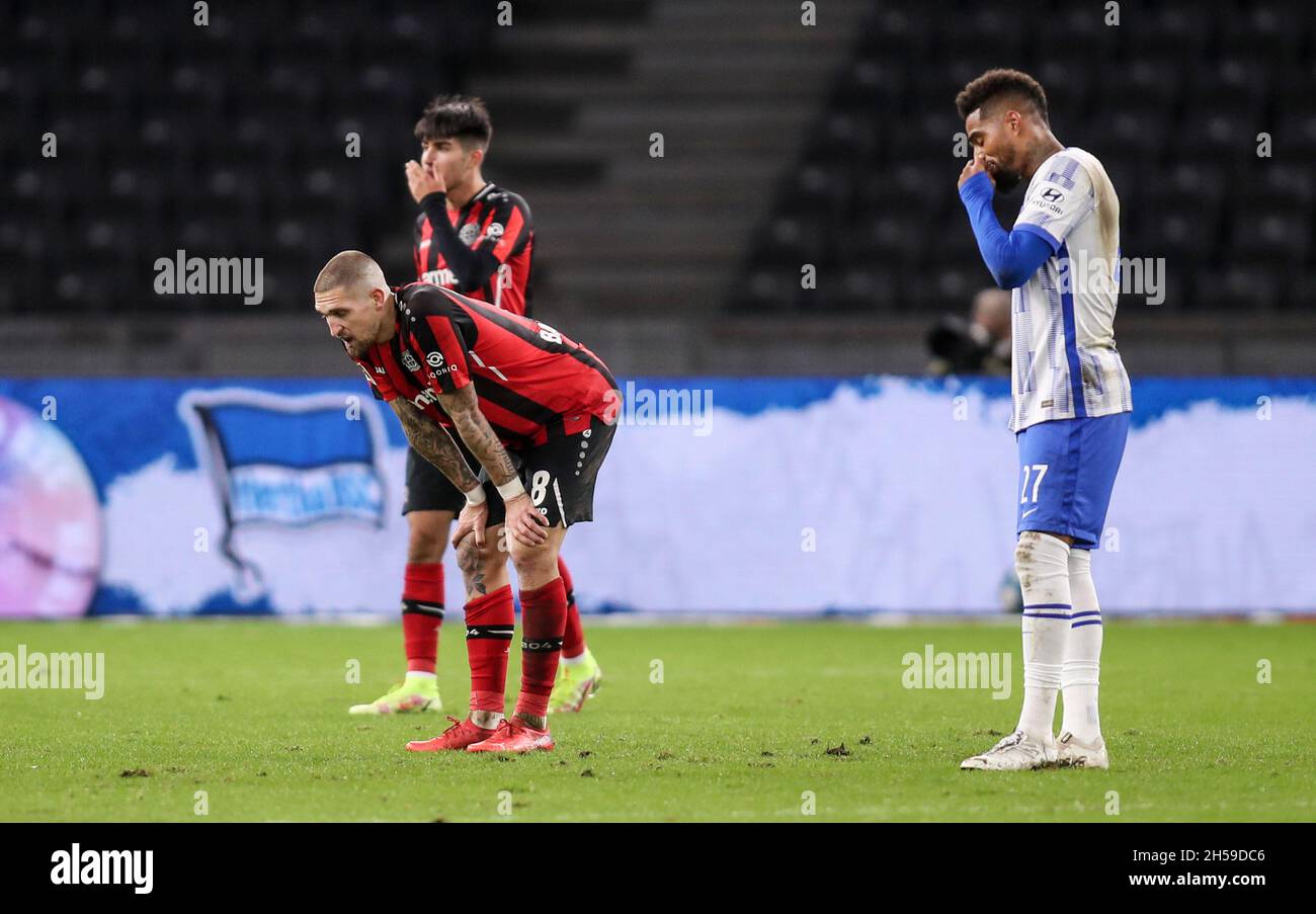 Berlin, Germany. 07th Nov, 2021. Football: Bundesliga, Hertha BSC - Bayer Leverkusen, Matchday 11, Olympiastadion. Robert Andrich (l-r), Zidan Sertdemir of Bayer Leverkusen and Berlin's Kevin-Prince Boateng look at the turf, which has been taken away. Credit: Andreas Gora/dpa - IMPORTANT NOTE: In accordance with the regulations of the DFL Deutsche Fußball Liga and/or the DFB Deutscher Fußball-Bund, it is prohibited to use or have used photographs taken in the stadium and/or of the match in the form of sequence pictures and/or video-like photo series./dpa/Alamy Live News Stock Photo