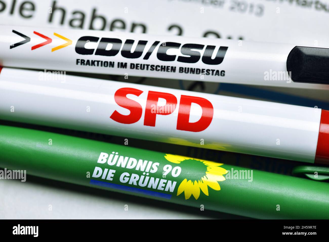 Parteien-Kugelschreiber auf einem Stimmzettel, Koalition aus CDU/CSU, SPD und Grünen, Kenia-Koalition Stock Photo