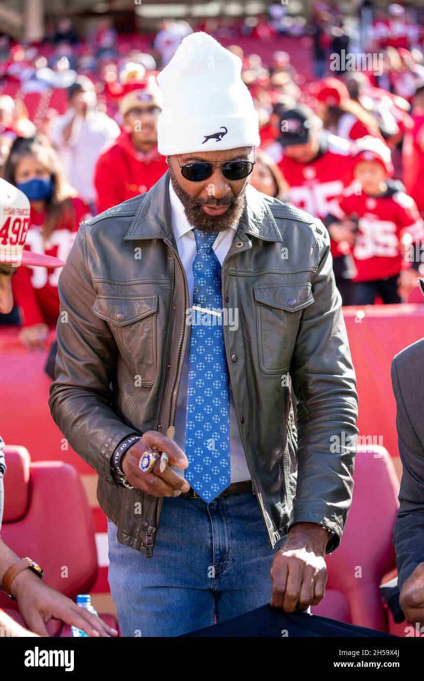 Jerry Rice wears incredible chain to 49ers playoff game