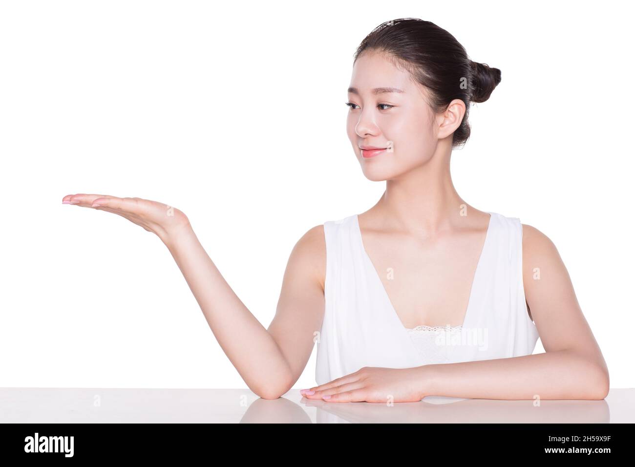 Showing beautiful women hi-res stock photography and images - Alamy
