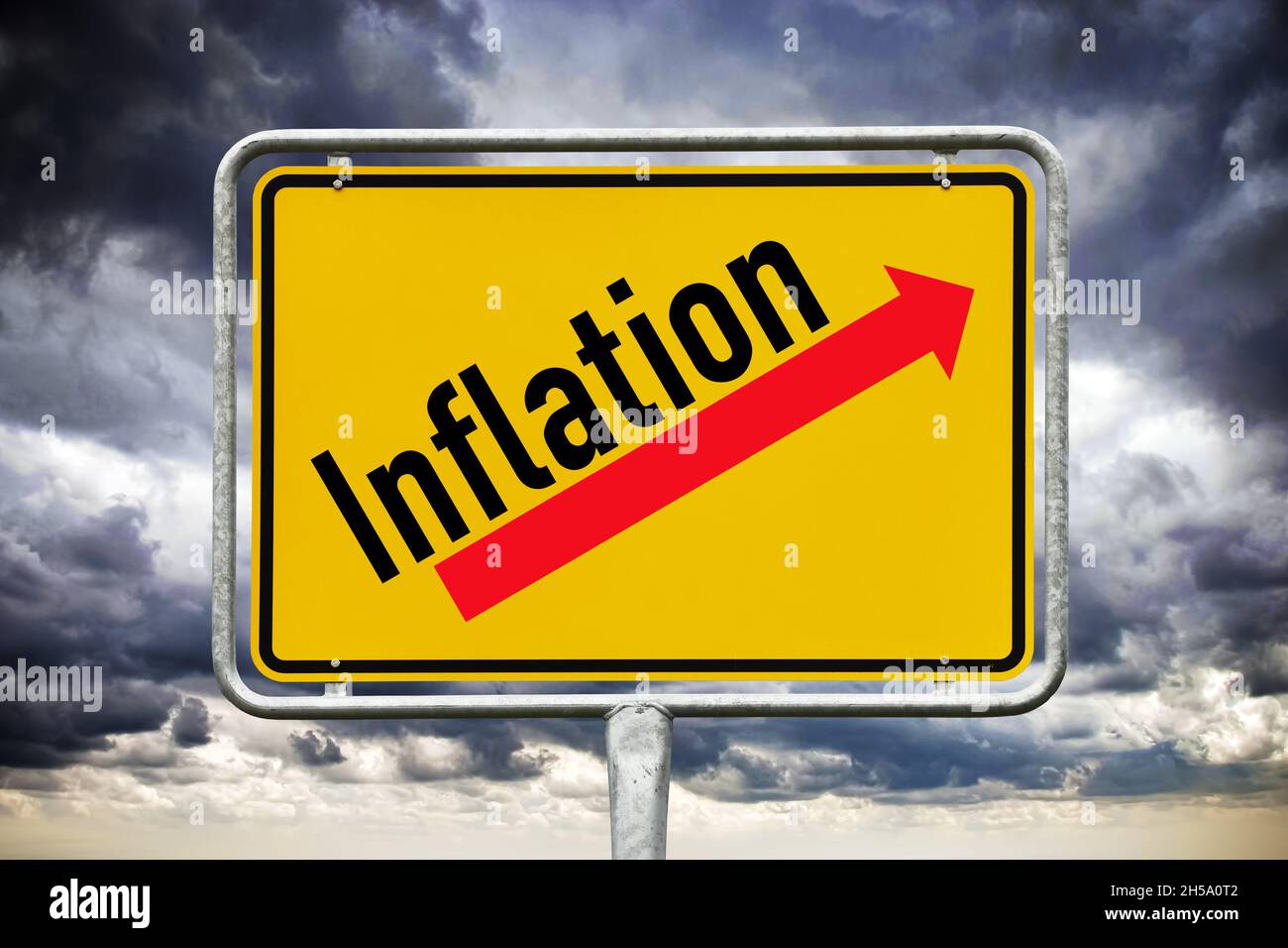 FOTOMONTAGE, Ortsschild Inflation, Anstieg der Inflationsrate Stock Photo