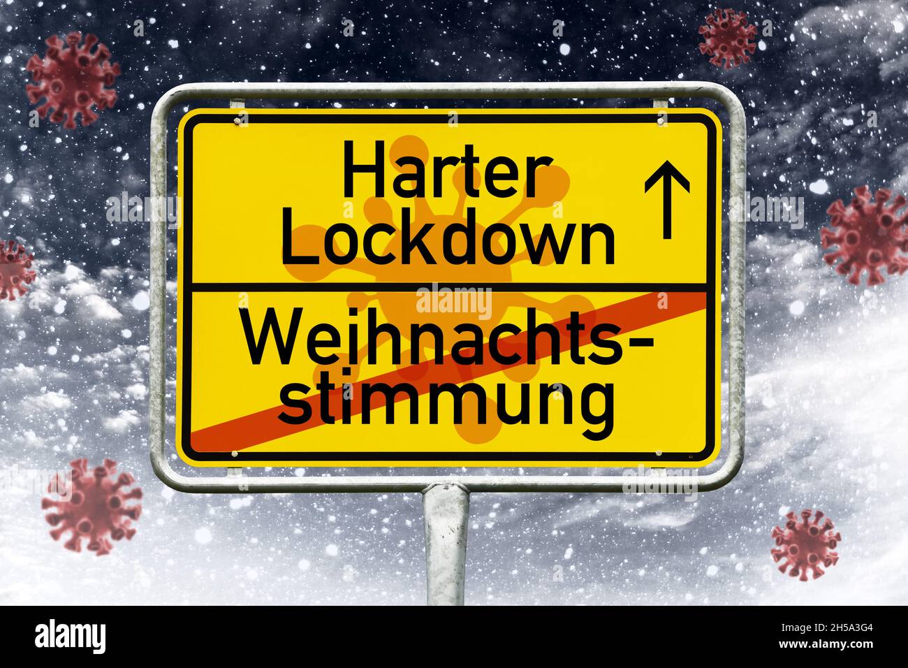 FOTOMONTAGE, Ortsschild mit Aufschrift Harter Lockdown und durchgestrichener Aufschrift Weihnachtsstimmung Stock Photo