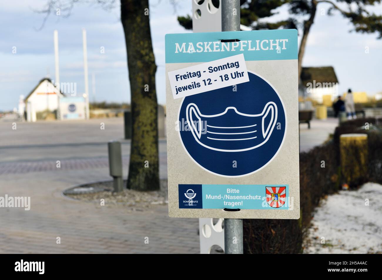 Maskenpflicht-Schild in Scharbeutz, Schleswig-Holstein, Deutschland, Europa Stock Photo