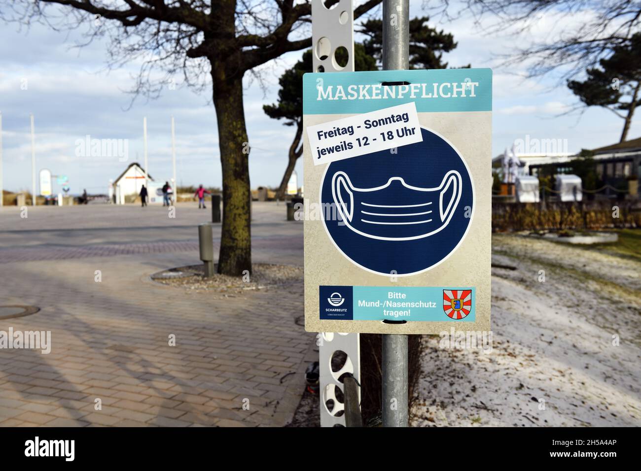 Maskenpflicht-Schild in Scharbeutz, Schleswig-Holstein, Deutschland, Europa Stock Photo
