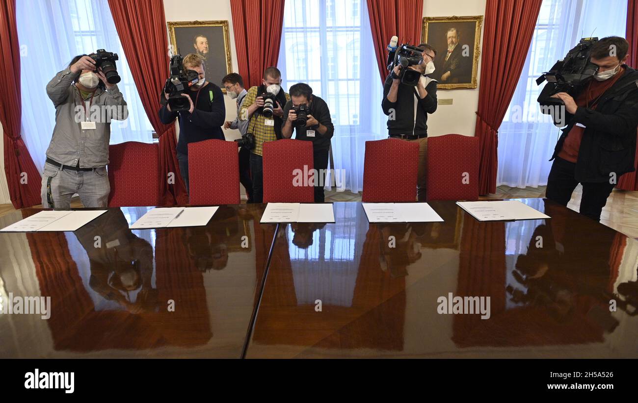 Prague, Czech Republic. 08th Nov, 2021. Media take pictures of the coalition agreement and government policy statement of the coalition Together (ODS, KDU-CSL, TOP 09) and Pirates/STAN in Prague, Czech Republic, November 8, 2021. Leaders of coalition Together and Pirates/STAN sign their coalition agreement. Credit: Michal Kamaryt/CTK Photo/Alamy Live News Stock Photo