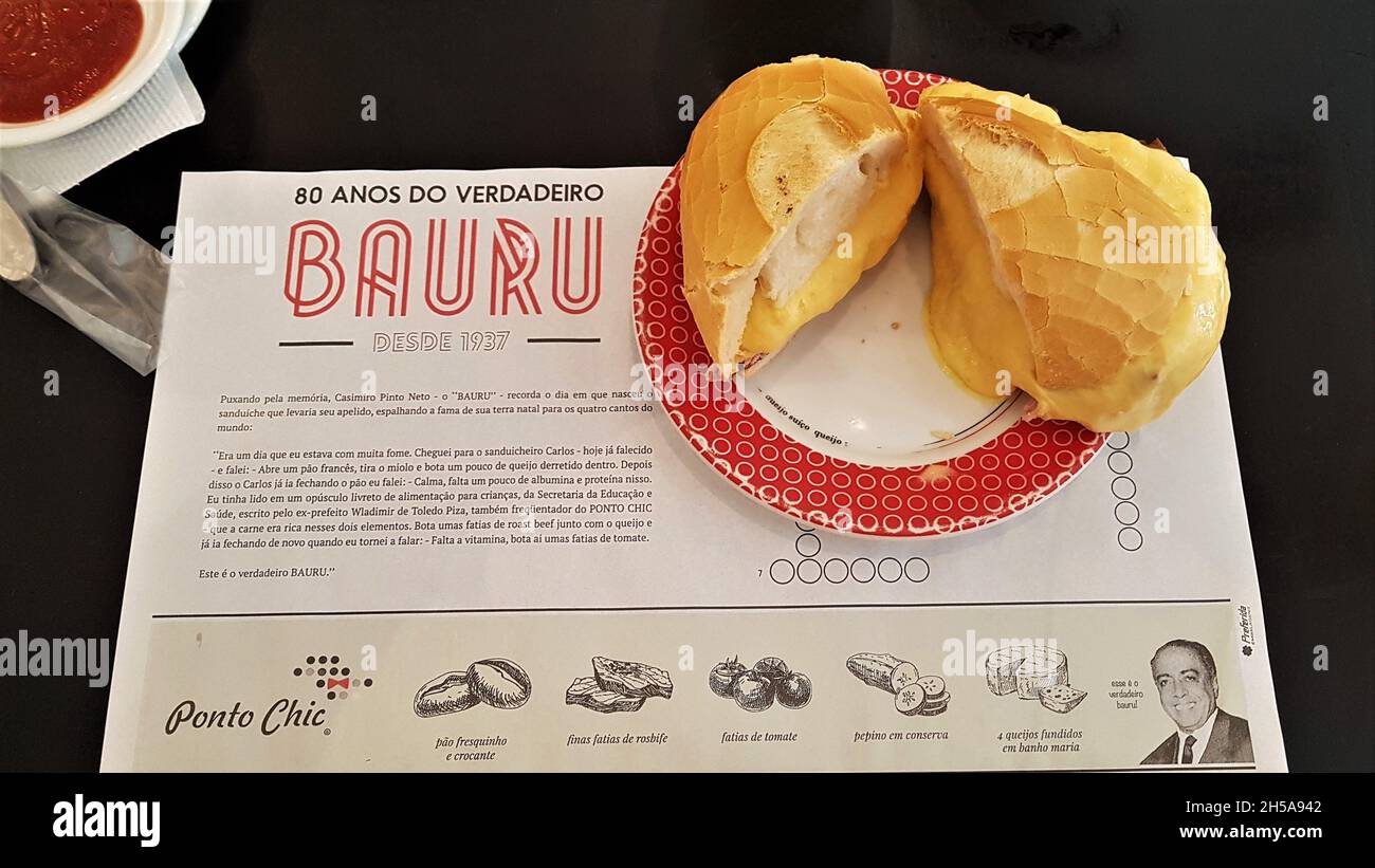 São - Tá de manhã no curral Tomar um leite mais puro Cantar varrendo o muro  Do nosso quintal Colher tomate, cebola Banho de açude, almoçar De noite um  bom baião de, image size:1300x821