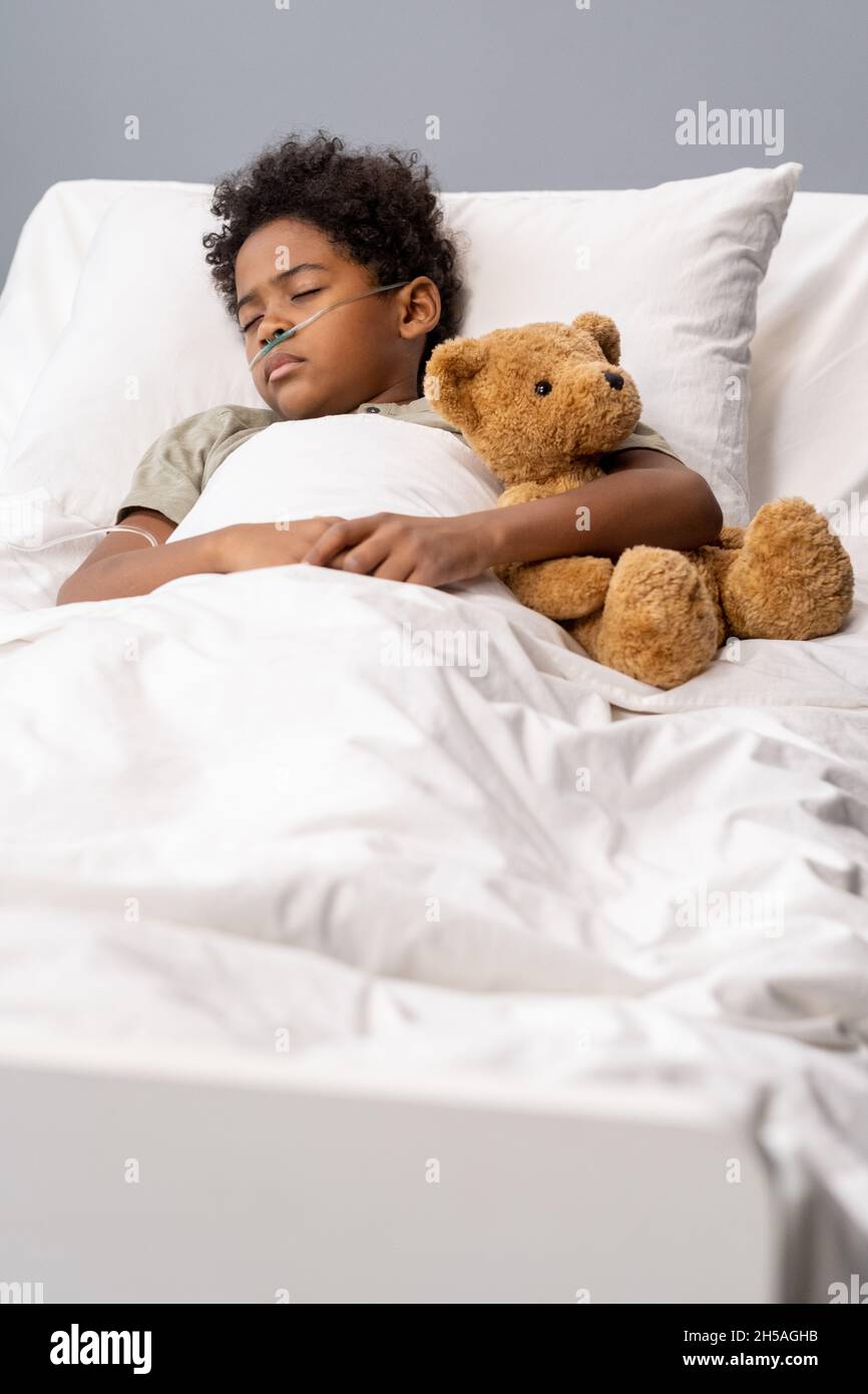 Sick child hospital bed hi-res stock photography and images - Alamy