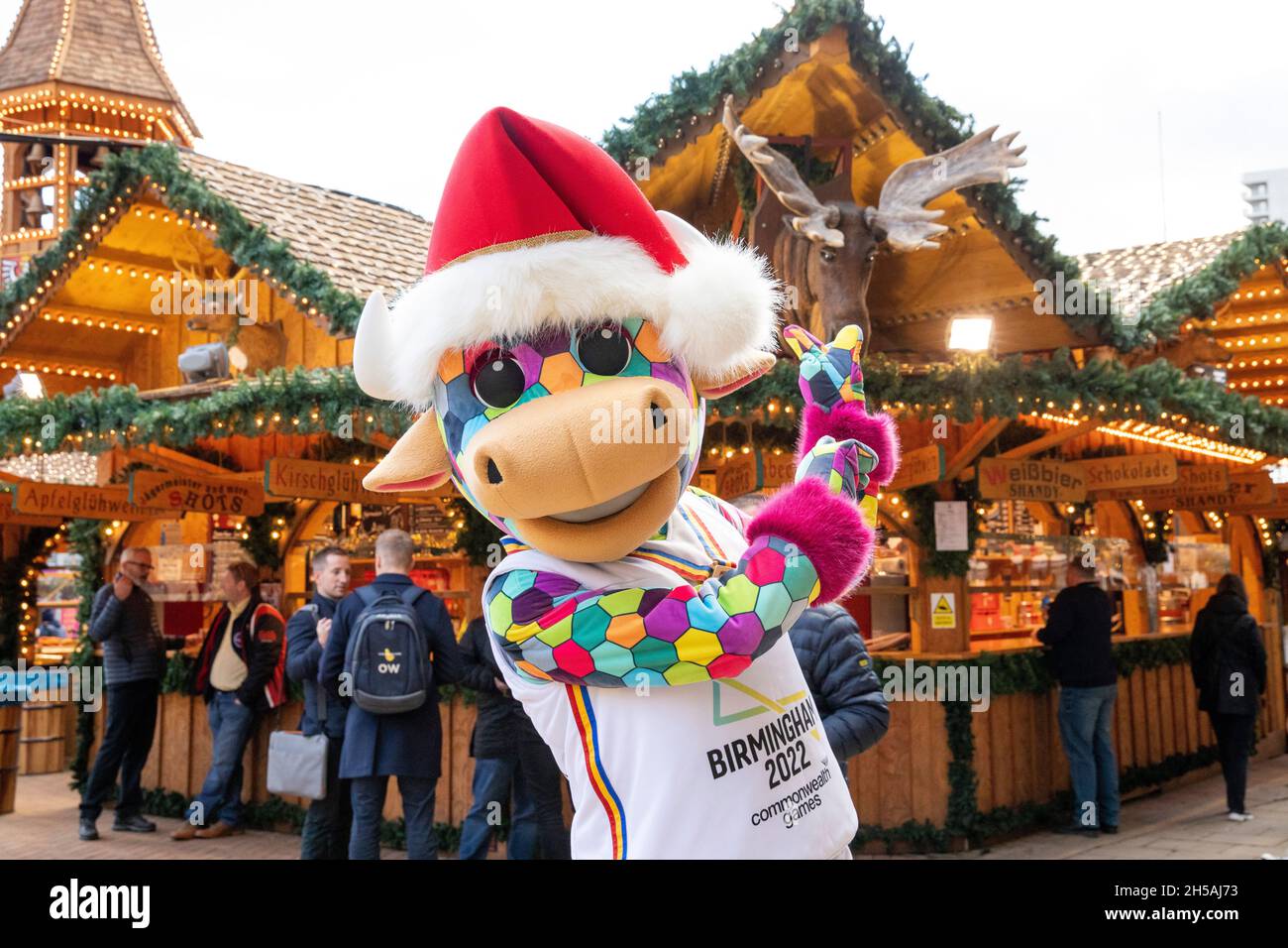 Christmas Birmingham 2022 Perry The Commonwealth Games 2022 Mascot Visiting The Frankfurt Market Held  In The City Centre. Perry Checks Out The Famous Moose Part Of The History  Of The Frankfurt Market. The 2022 Commonwealth