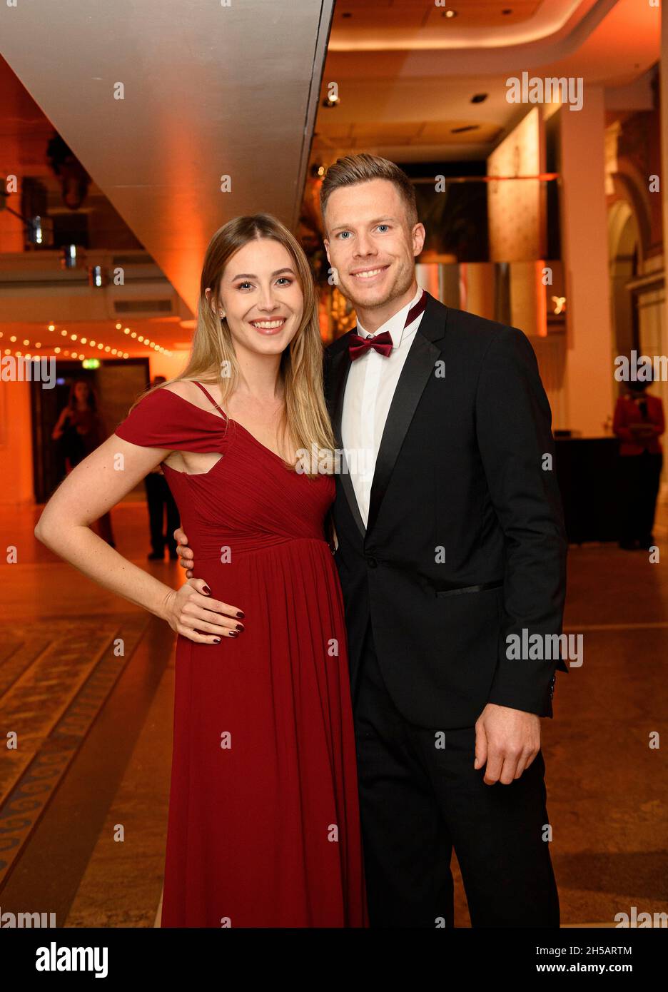 Frankfurt, Germany, November 6th, Frankfurt, Deutschland. 06th Nov, 2021. Markus  REHM, Athletics Paralympics, with girlfriend Vanessa LOW, The 39th Deutsche  SportpresseBall in Frankfurt am MainGermany on November 6th, 2021 Â  Credit: dpaAlamy