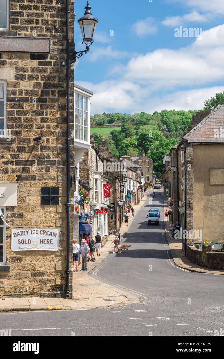 Pateley Bridge, view in summer of the steep High Street in the town of Pateley Bridge in the scenic Nidderdale area of North Yorkshire, England, UK Stock Photo