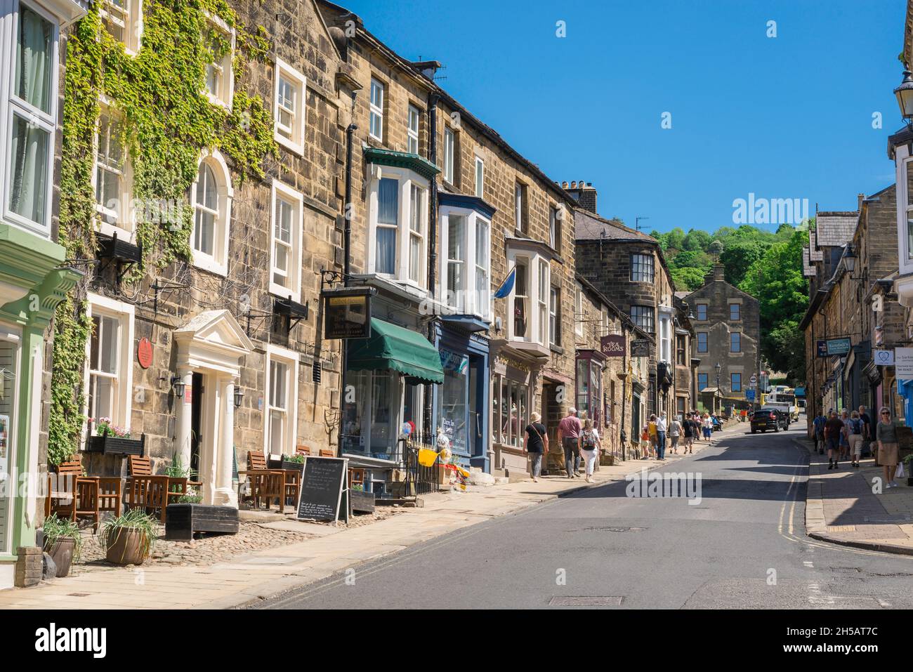 Pateley Bridge Yorkshire, view in summer of the steep High Street in the town of Pateley Bridge in the scenic Nidderdale area of North Yorkshire, UK Stock Photo