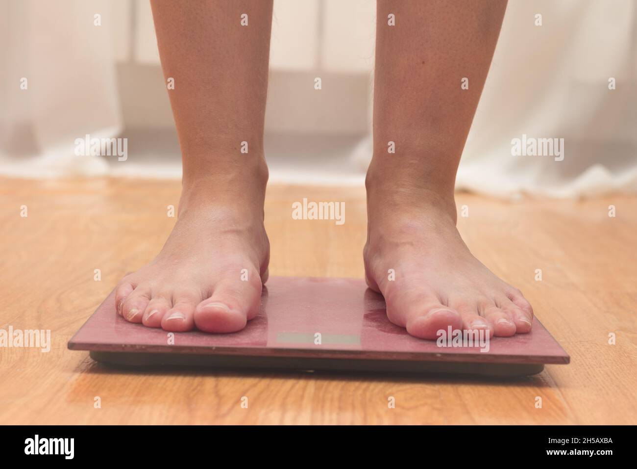 Woman on scale barefoot hi-res stock photography and images - Alamy