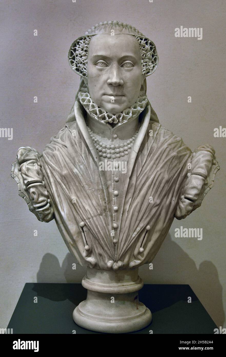 Busto di Margherita dei Valois - Bust of Margaret of Valois 1570 Marble Italy, Italian, Stock Photo