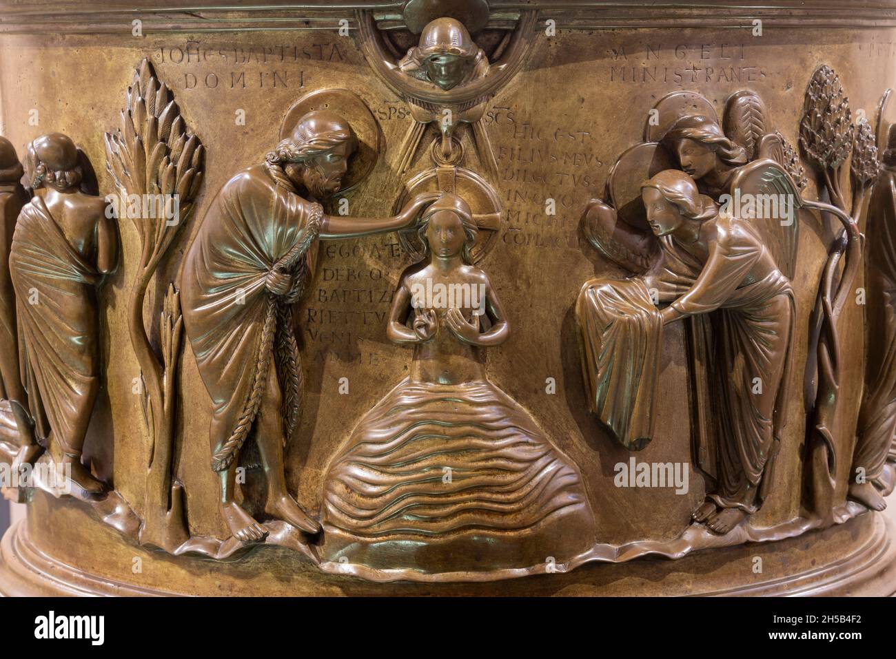 Lüttich, Liege, St. Barthélemy ( Sint-Bartolomeüskerk, Sankt Bartholomäus), Taufbecken von Reiner von Huy, Bronze, ca. 1107–1125 Stock Photo