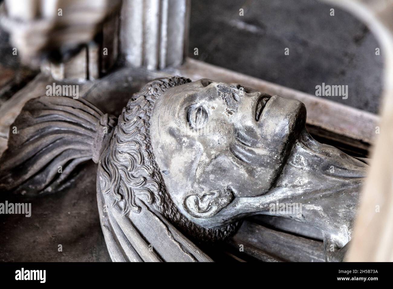 John Fitzalan’s cadaver effigy on the bottom level of a 'transi' tomb inside the Fitzalan Chapel at Arundel Castle, Arundel, West Sussex, UK Stock Photo