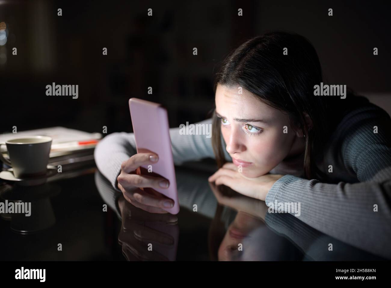 Constantly Check Phone Lonely wait waiting hi-res stock photography and images - Alamy