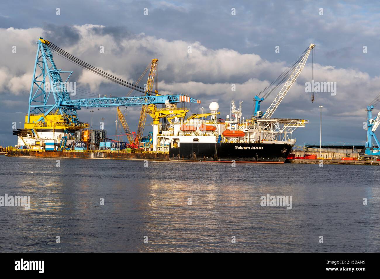 Saipem 3000 docked at Battleshisft Wharf Blyth is a large heavy lift vessel with a very large crane on board Stock Photo