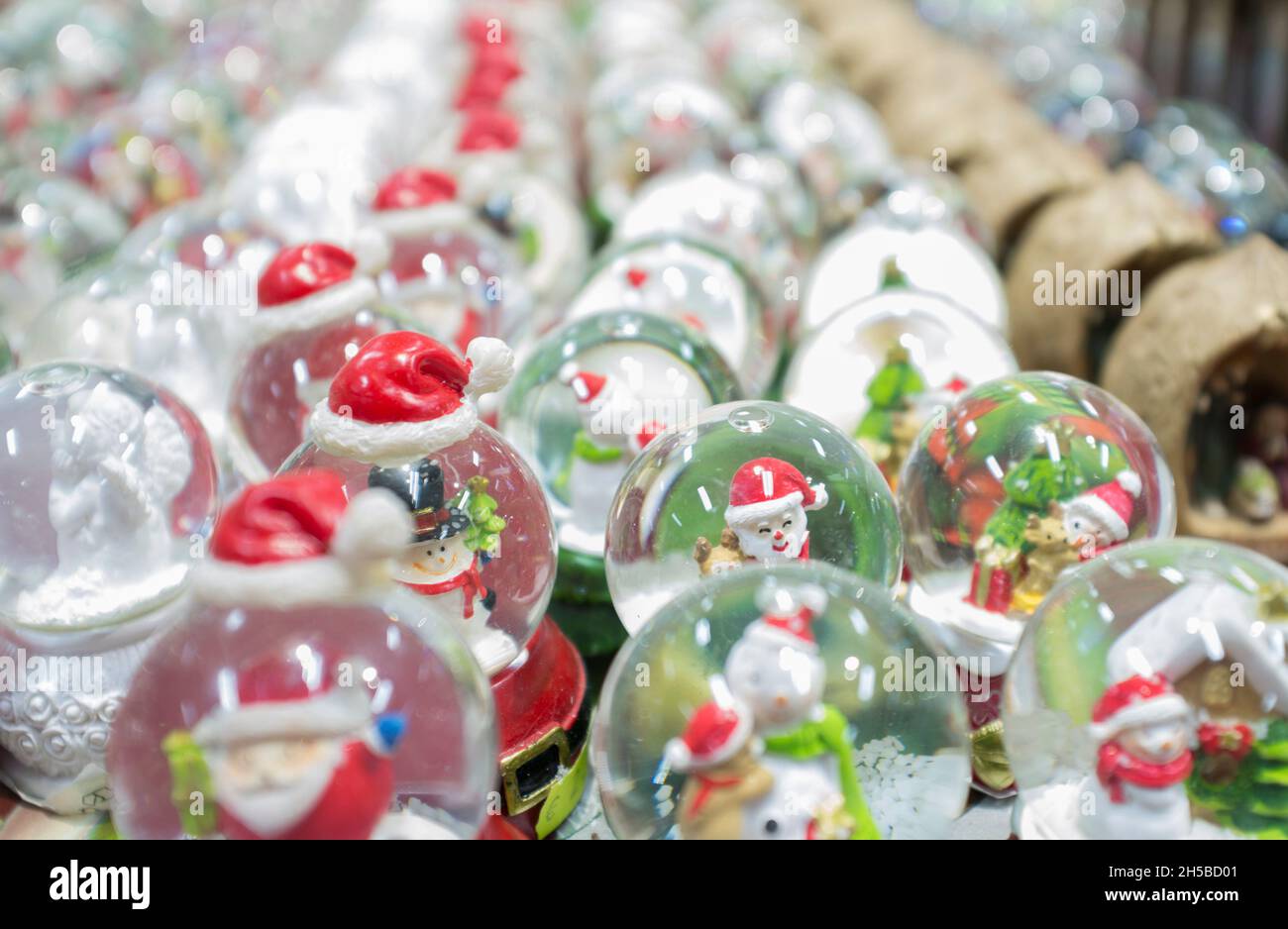 Father christmas snow globe hi-res stock photography and images - Alamy