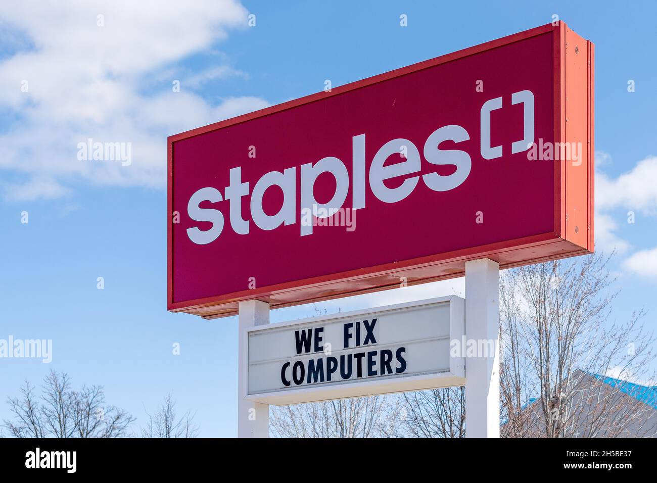 Sign for staples hi-res stock photography and images - Alamy