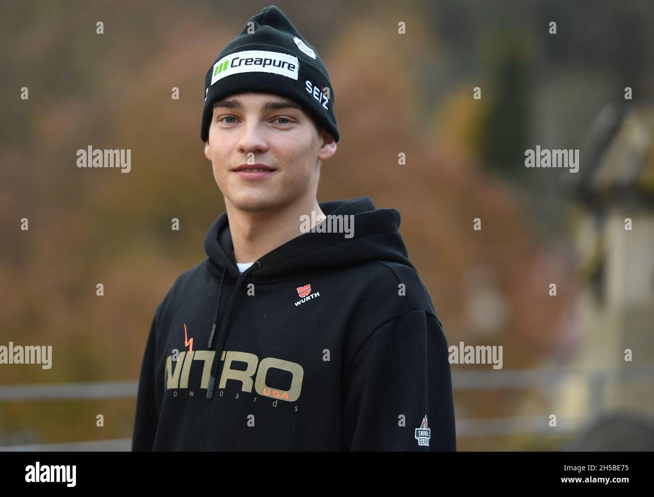 08 November 2021, Baden-Wuerttemberg, Schwäbisch Hall: German snowboarder  Andre Höflich looks into the camera after the press conference of Snowboard  Germany. Photo: Angelika Warmuth/dpa Stock Photo - Alamy