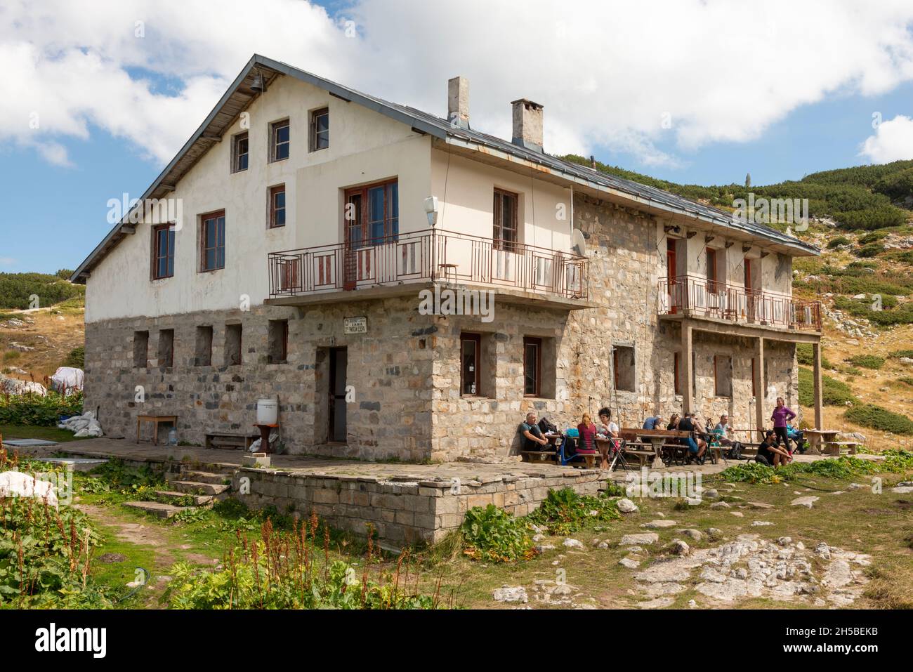 chalet Seven Lakes, hut Seven Lakes, people, hikers, mass tourism, Rila Mountains National Park, Bulgaria, Balkans, Southeastern Europe, Balkans Stock Photo