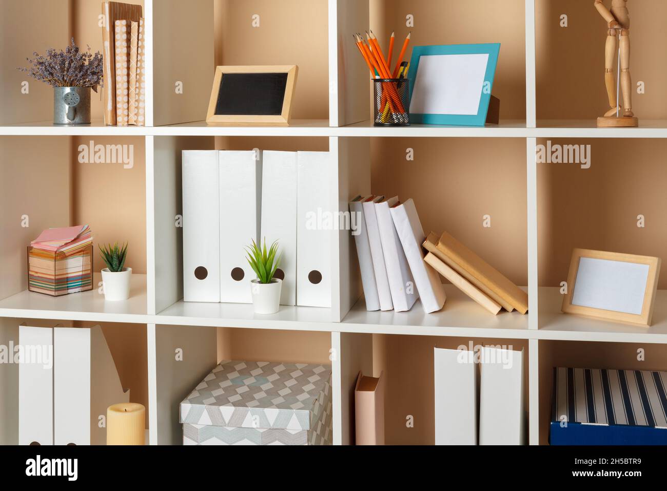 Empty office shelves hi res stock photography and images Page 20