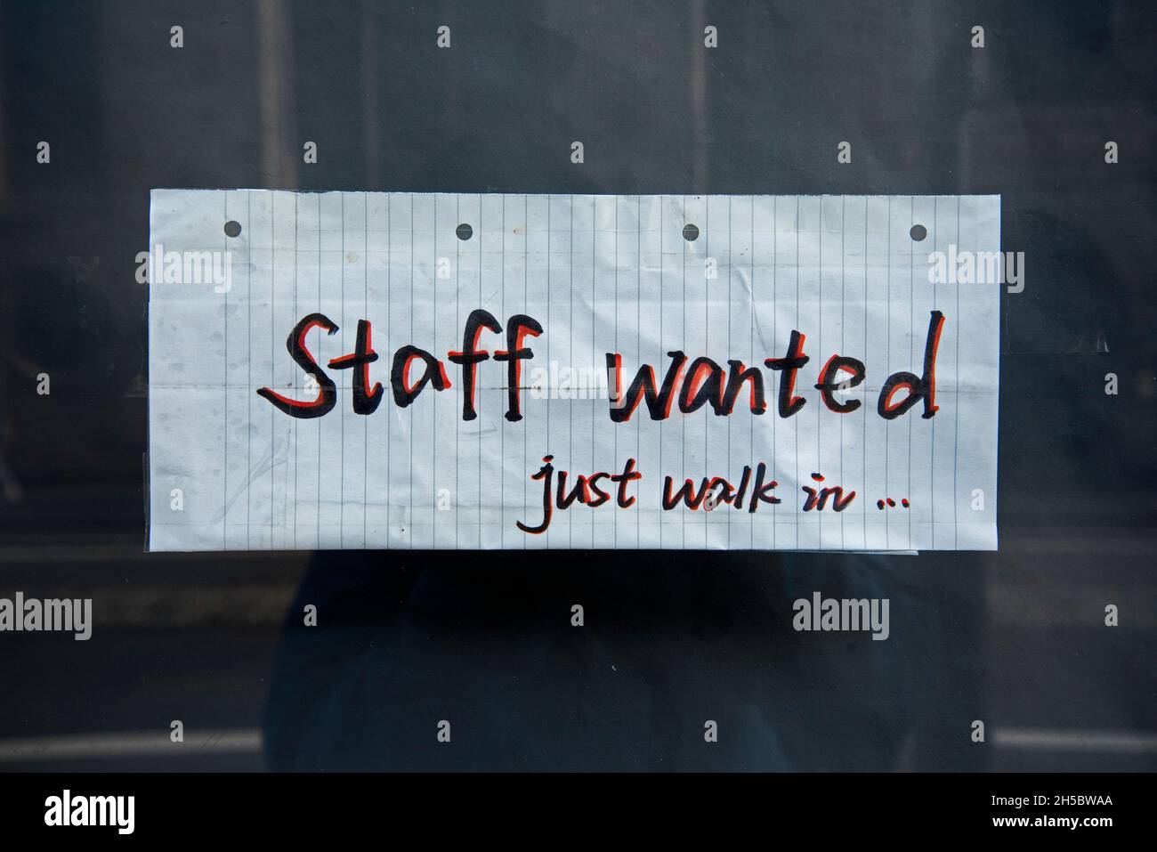 Sign in the window of a restaurant in Edinburgh, 'Staff Wanted, just walk in'. Stock Photo
