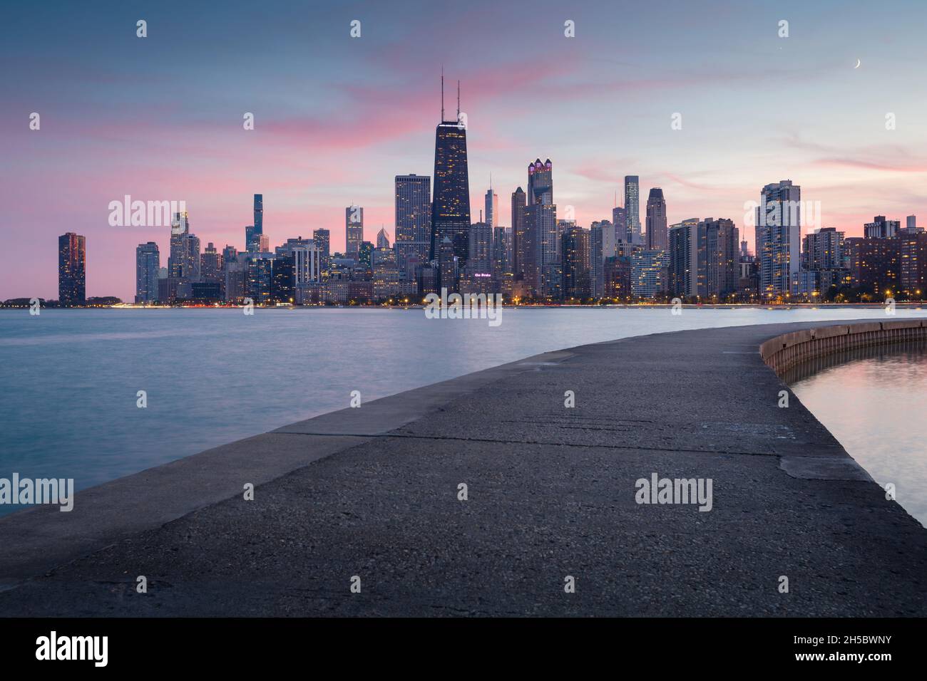 View of the Chicago downtown over lake Michigan Stock Photo - Alamy