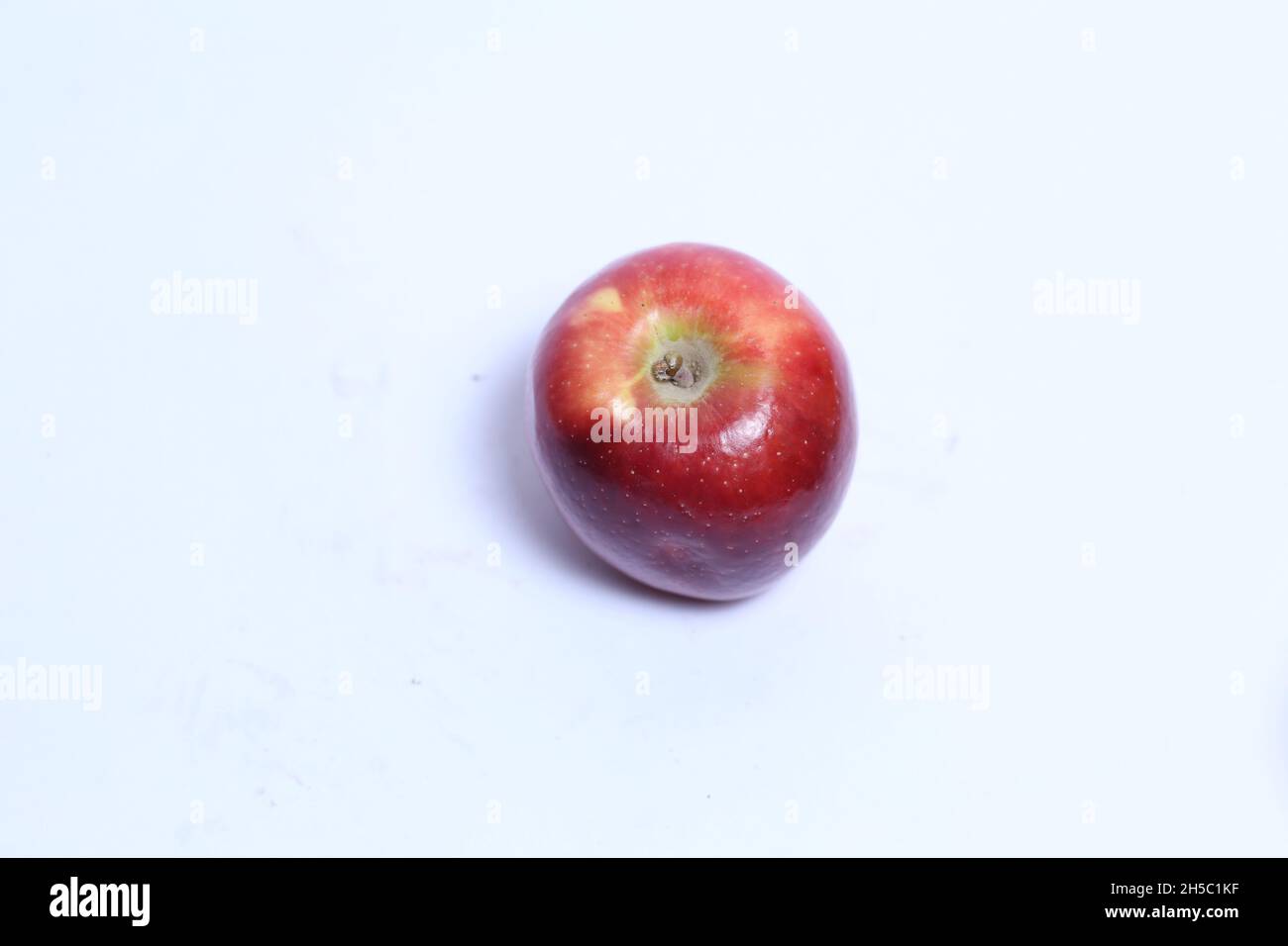 Red apple isolated on white background Stock Photo - Alamy