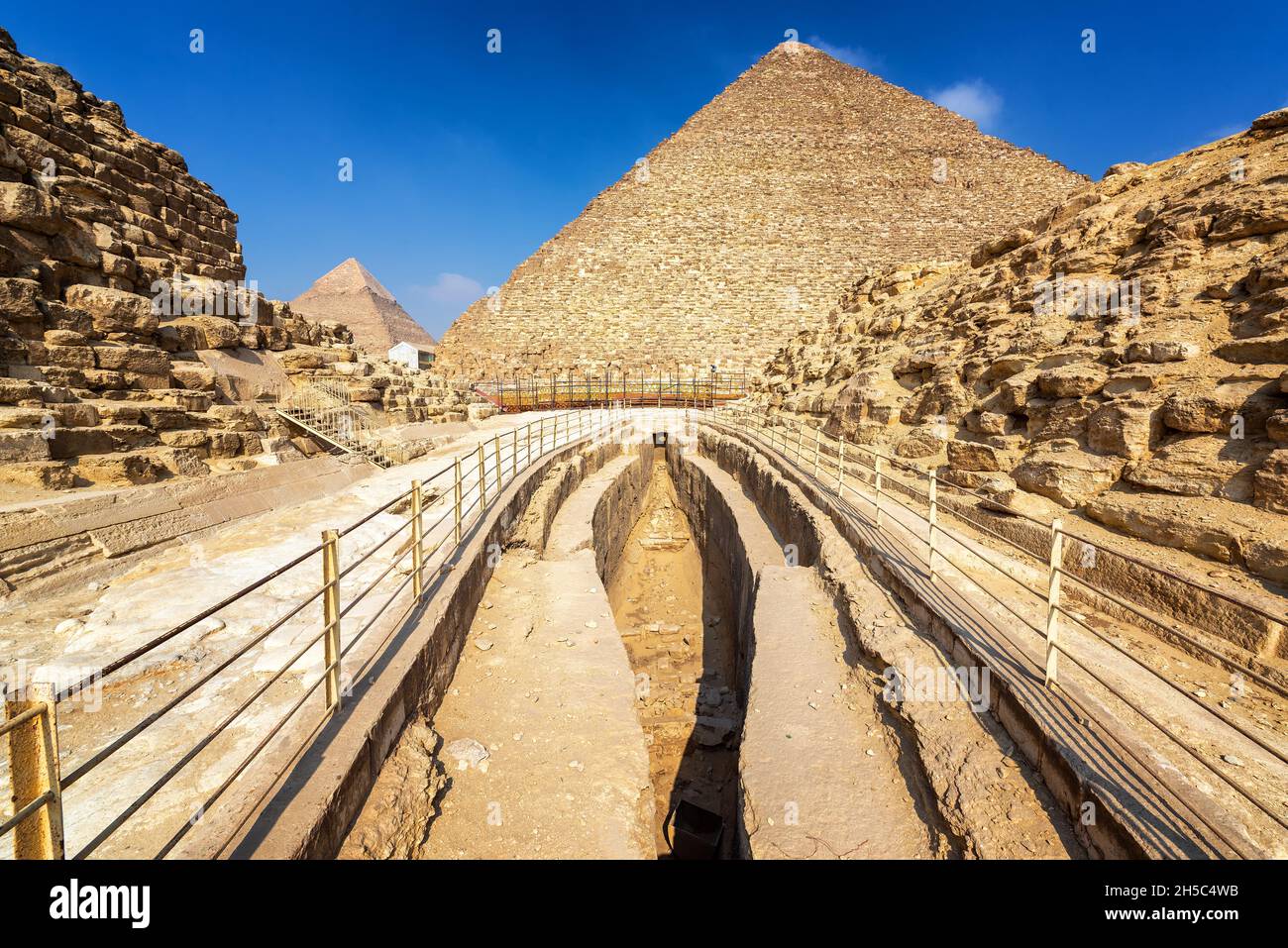 Boat pit next to the Great Pyramid of Giza in Egypt Stock Photo