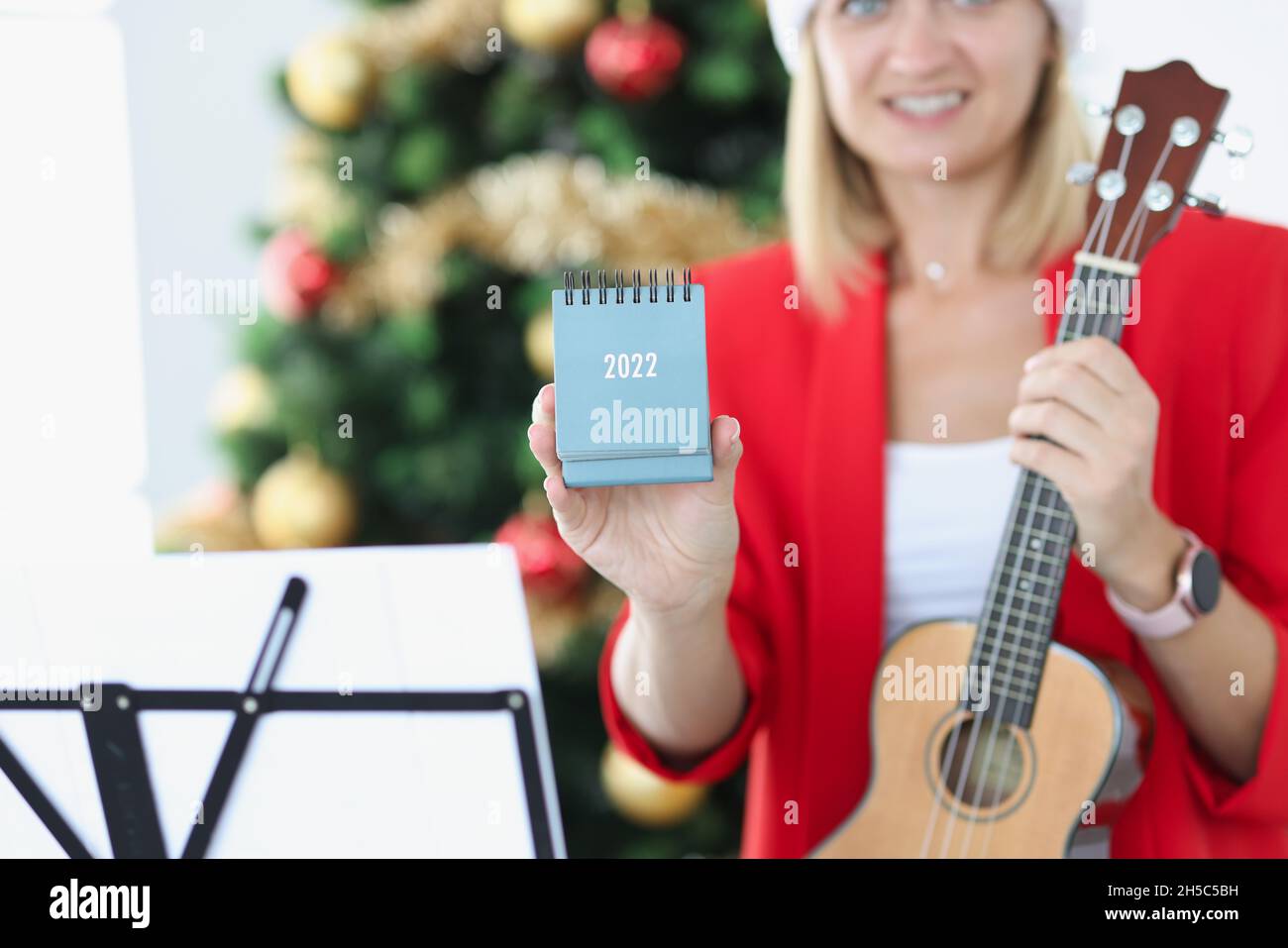 Acoustic Christmas 2022 Age Limit Woman Musician Holds Calendar For 2022 And Guitar Stock Photo - Alamy