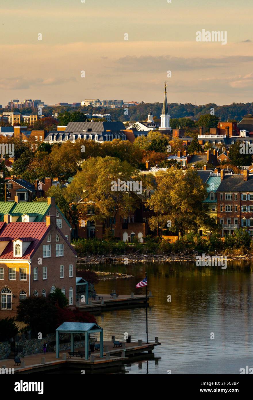 Modern townhomes in the historic city of Alexandria and the waterfront