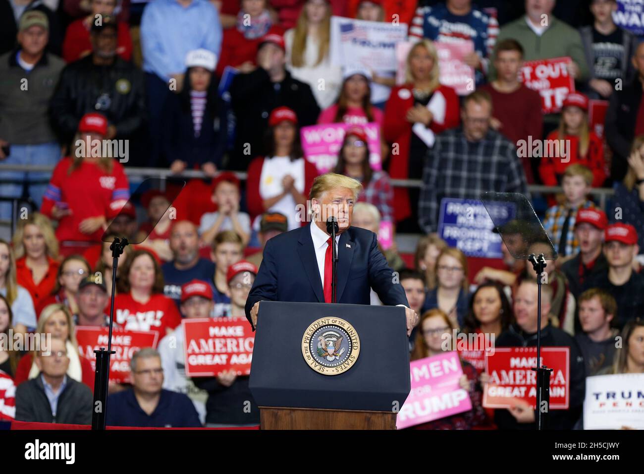 11052018 - Fort Wayne, Indiana, USA: United States President Donald J. Trump campaigns for Indiana congressional candidates, including Mike Braun, who is running for senate, during a Make America Great Again! rally at the Allen County War Memorial Coliseum in Fort Wayne, Indiana. Stock Photo