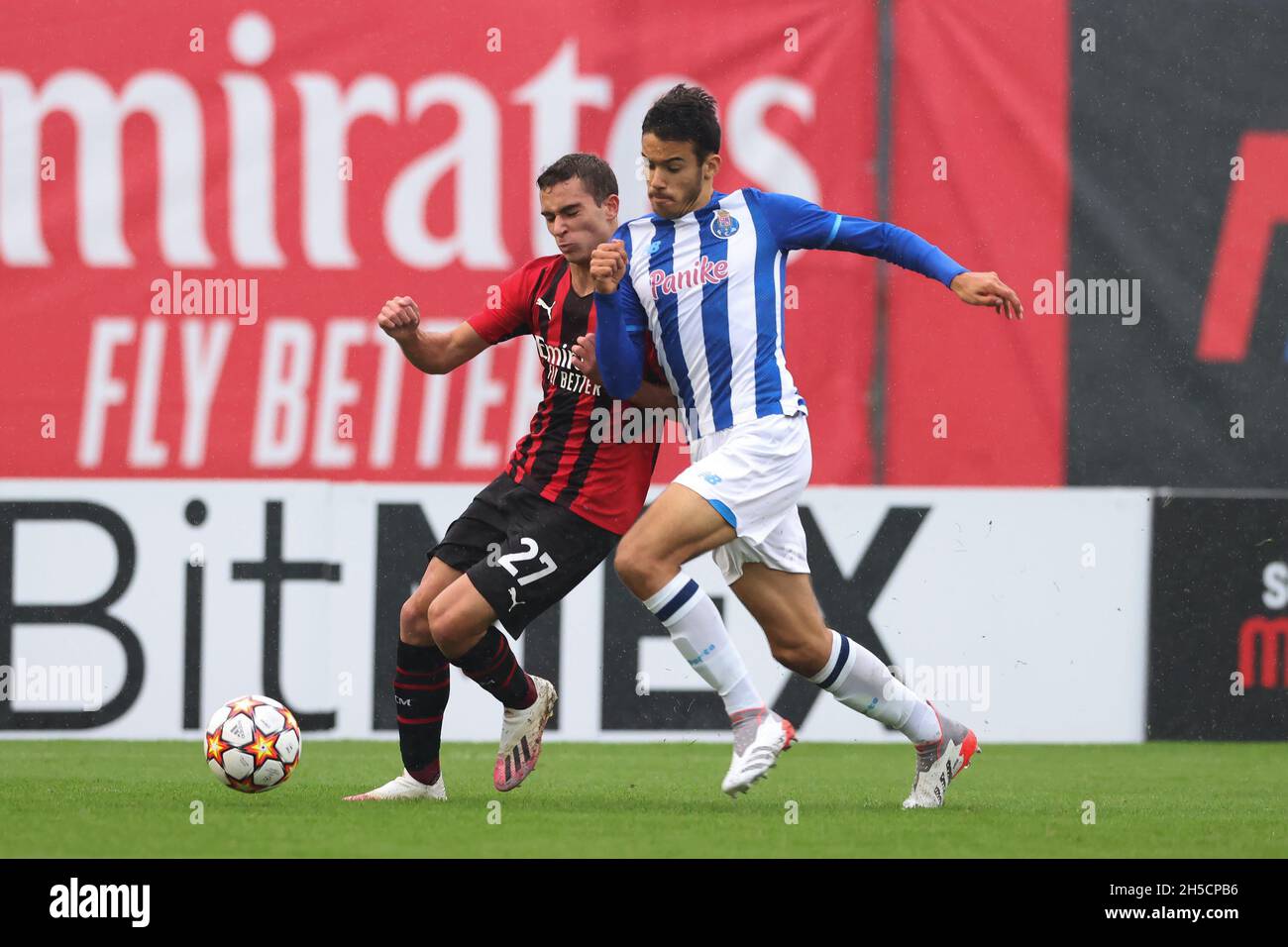 Milan, Italy, 3rd November 2021. Leonardo Rossi of AC Milan clashes with  Gabriel Bras of FC Porto during the UEFA Youth League match at Centro  Sportivo Vismara, Milan. Picture credit should read: