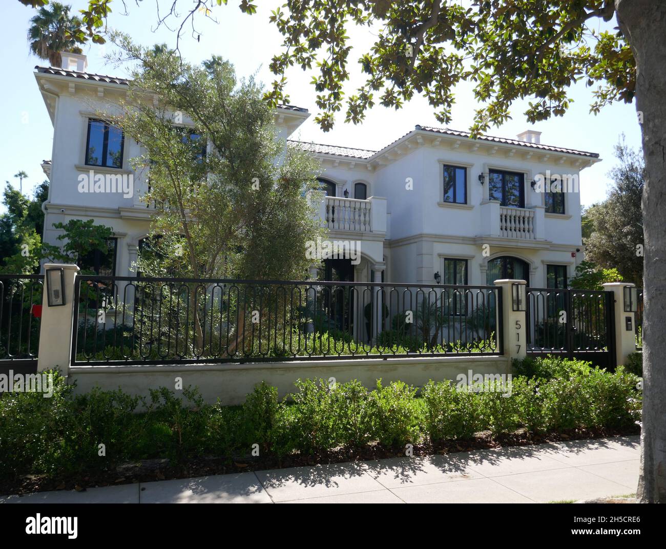 Beverly Hills, California, USA 11th September 2021 A general view of atmosphere of Former MGM Vice President Benjamin Thau 's Former home/house at 517 N. Camden Drive on September 11, 2021 in Beverly Hills, California, USA. Photo by Barry King/Alamy Stock Photo Stock Photo