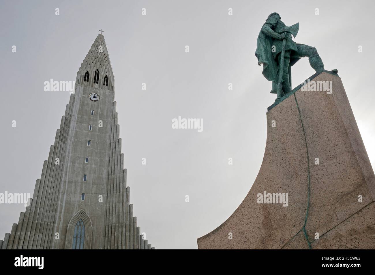 statue of Leif Eriksson in front of the Hallgrimskirkja, Iceland, Reykjavik Stock Photo