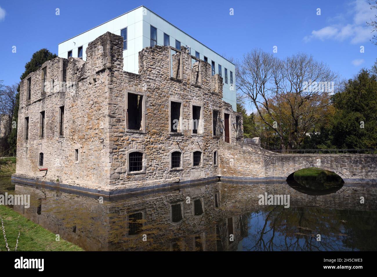 Haus Weitmar, manor house ruins with cube, Germany, North Rhine-Westphalia, Ruhr Area, Bochum Stock Photo