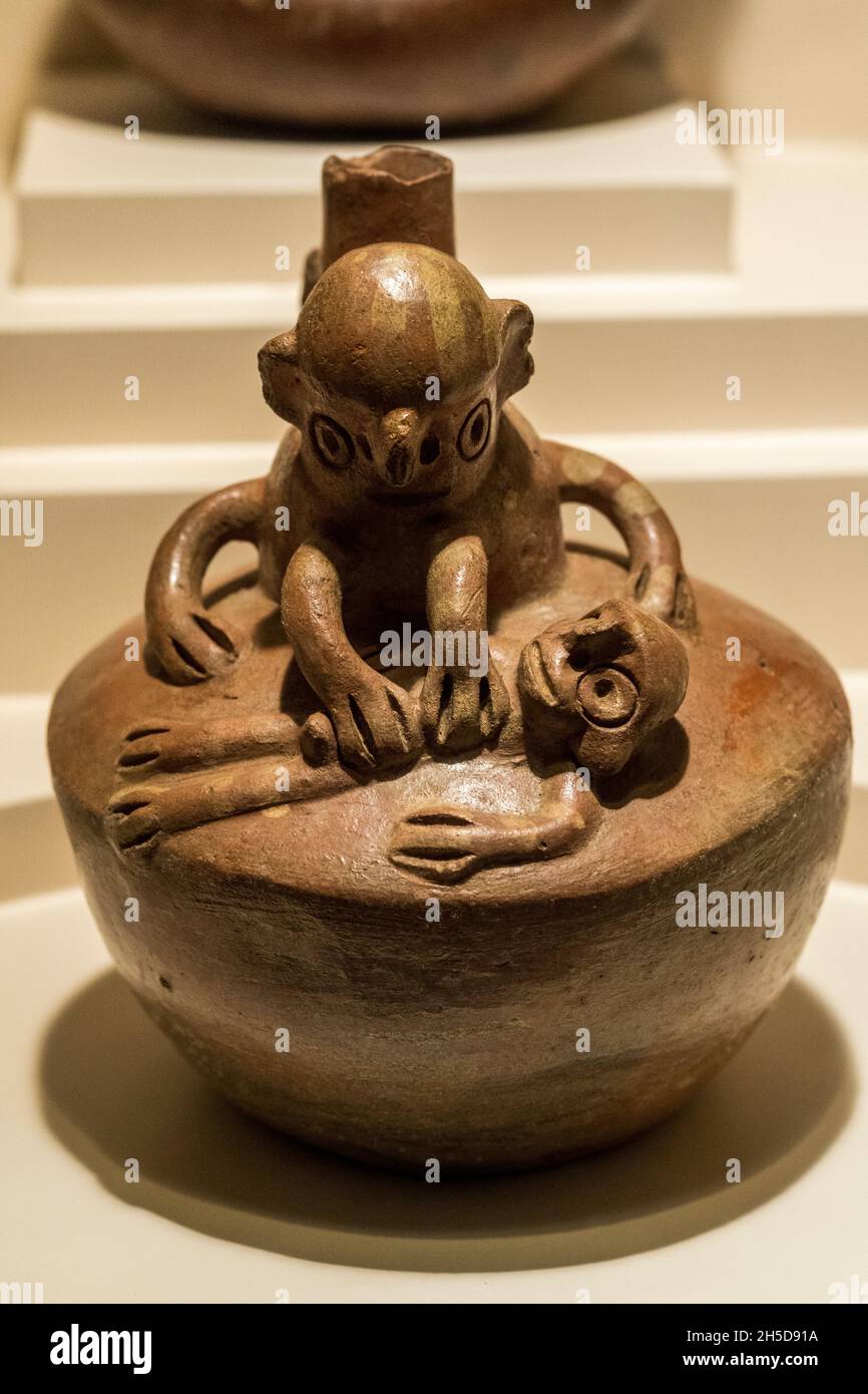 Ceramic vessel, Salinar culture 1250 BC-1 AC Perú Stock Photo