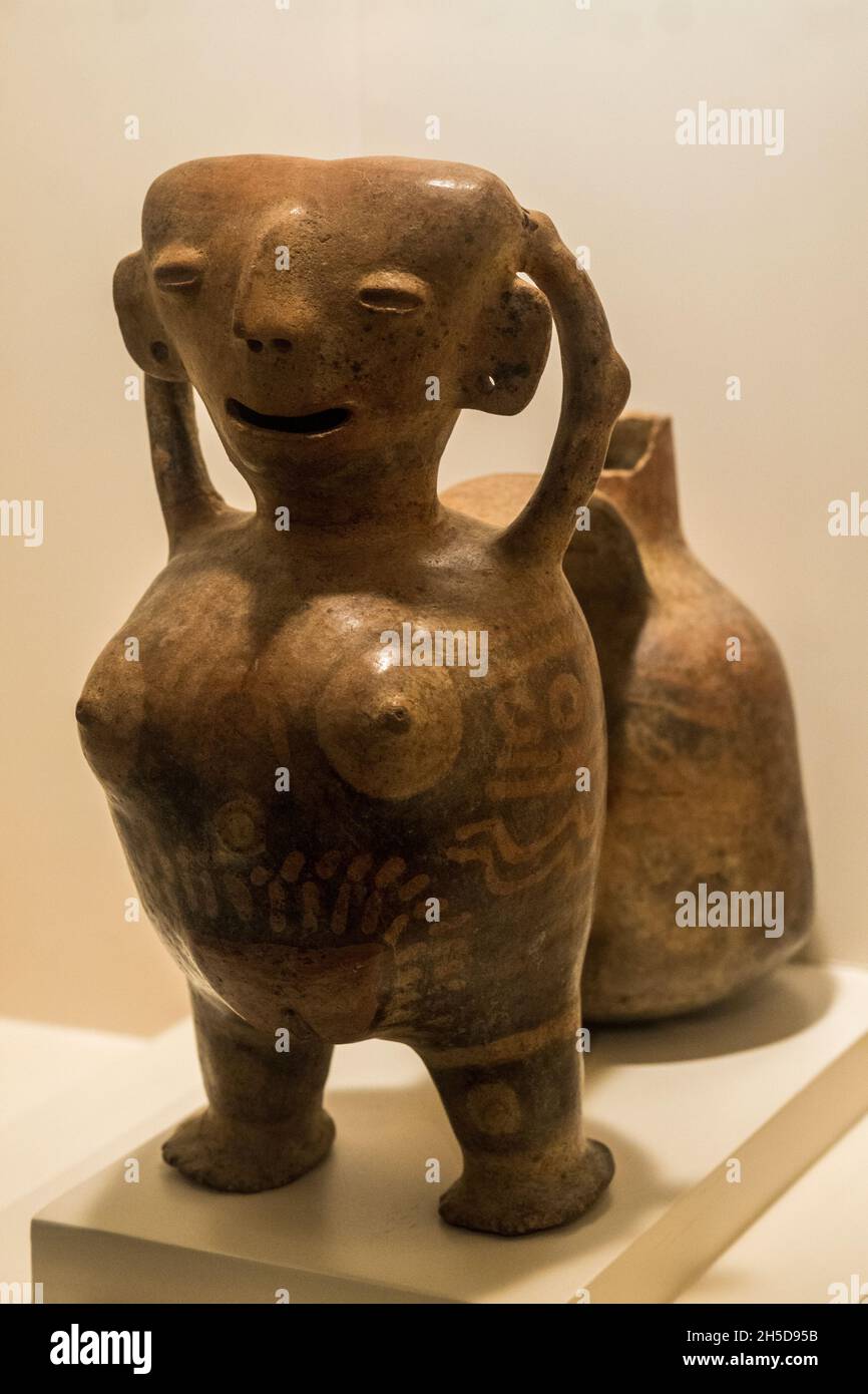 Ceramic vessel Virú culture 100 BC-200 AC Perú Stock Photo